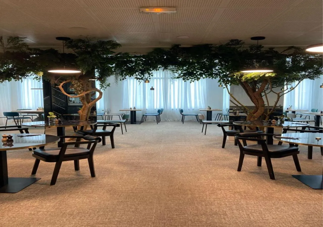 Restaurant/places to eat in Best Western Plus Paris Meudon Ermitage