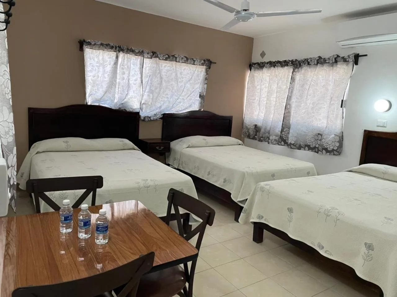 Photo of the whole room, Bed in Hotel Moreno