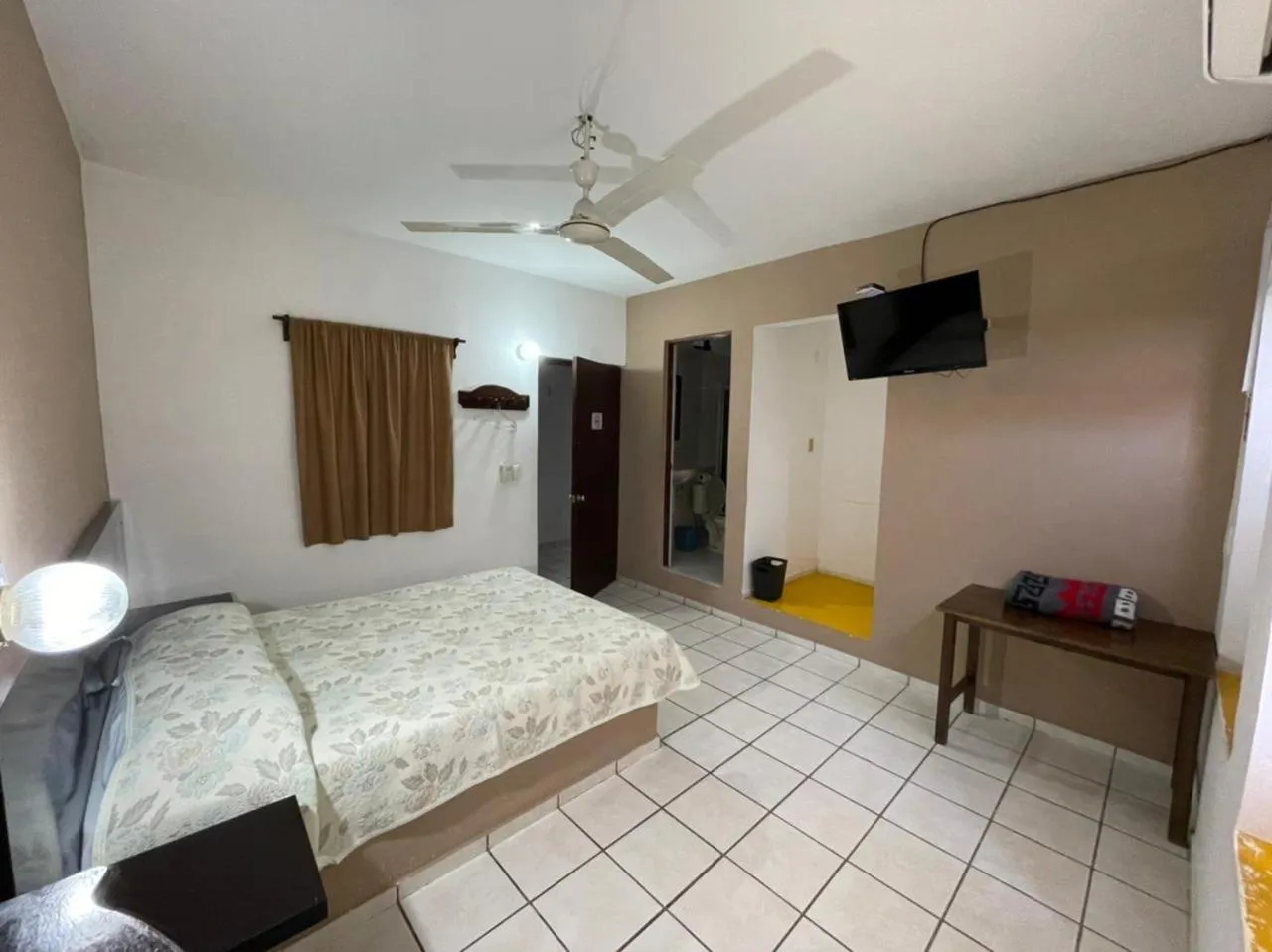 Photo of the whole room, Bed in Hotel Moreno