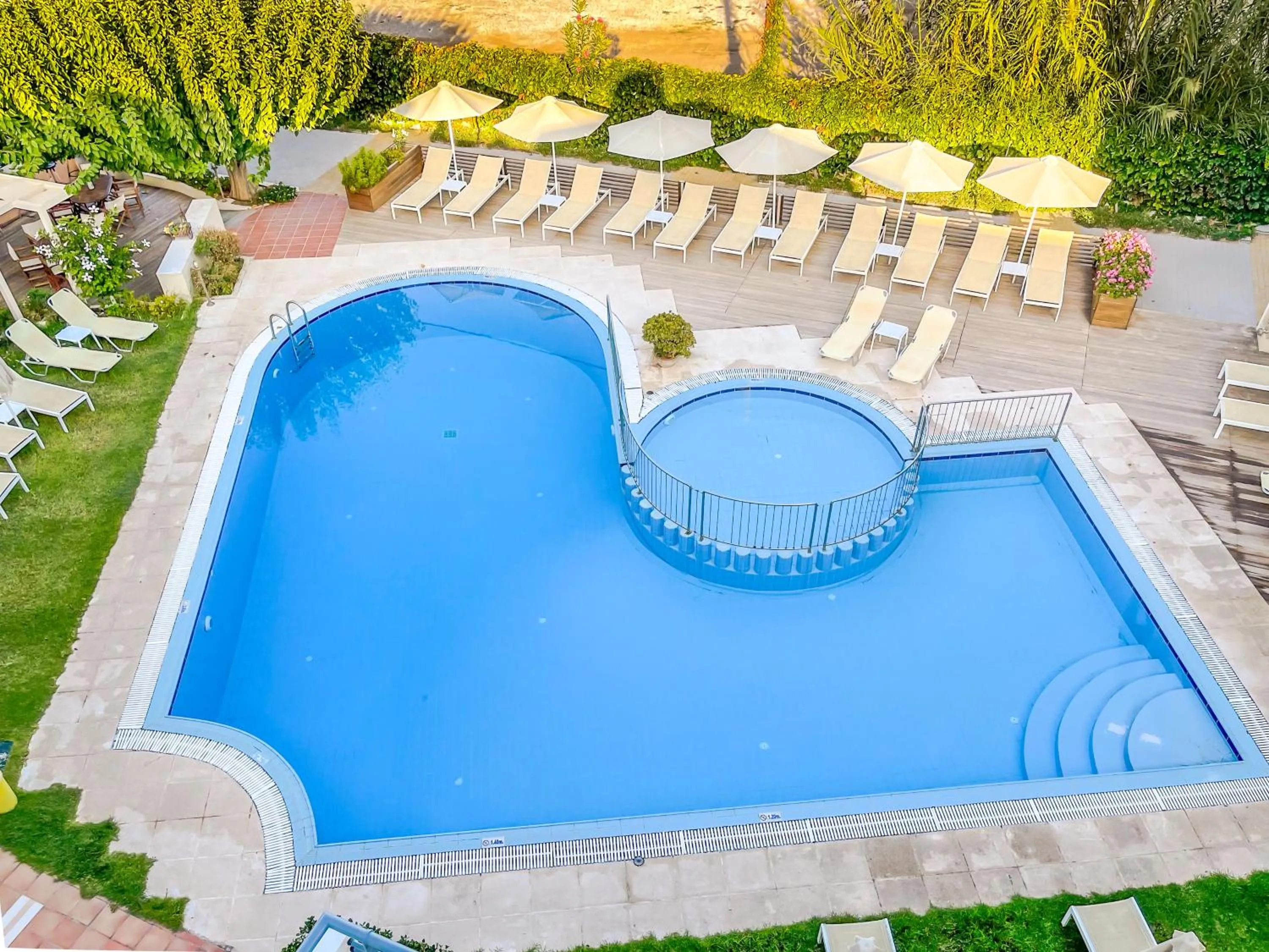 Swimming pool in Melina Beach