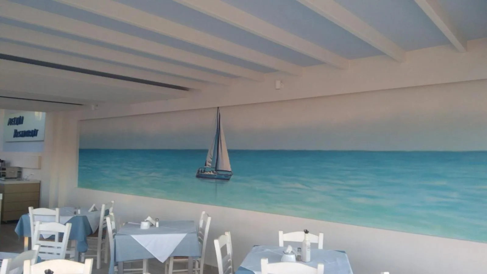 Restaurant/places to eat in Melina Beach
