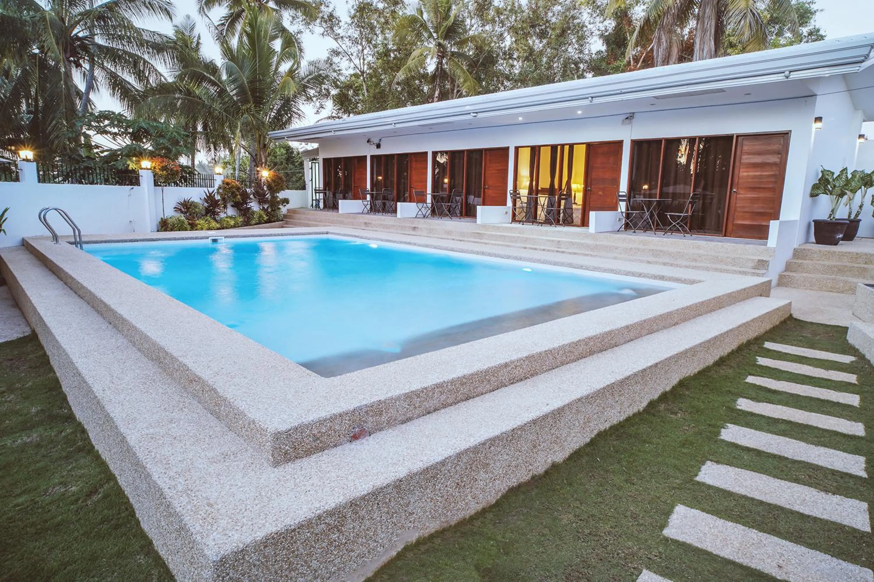 Swimming pool in Quest Villa