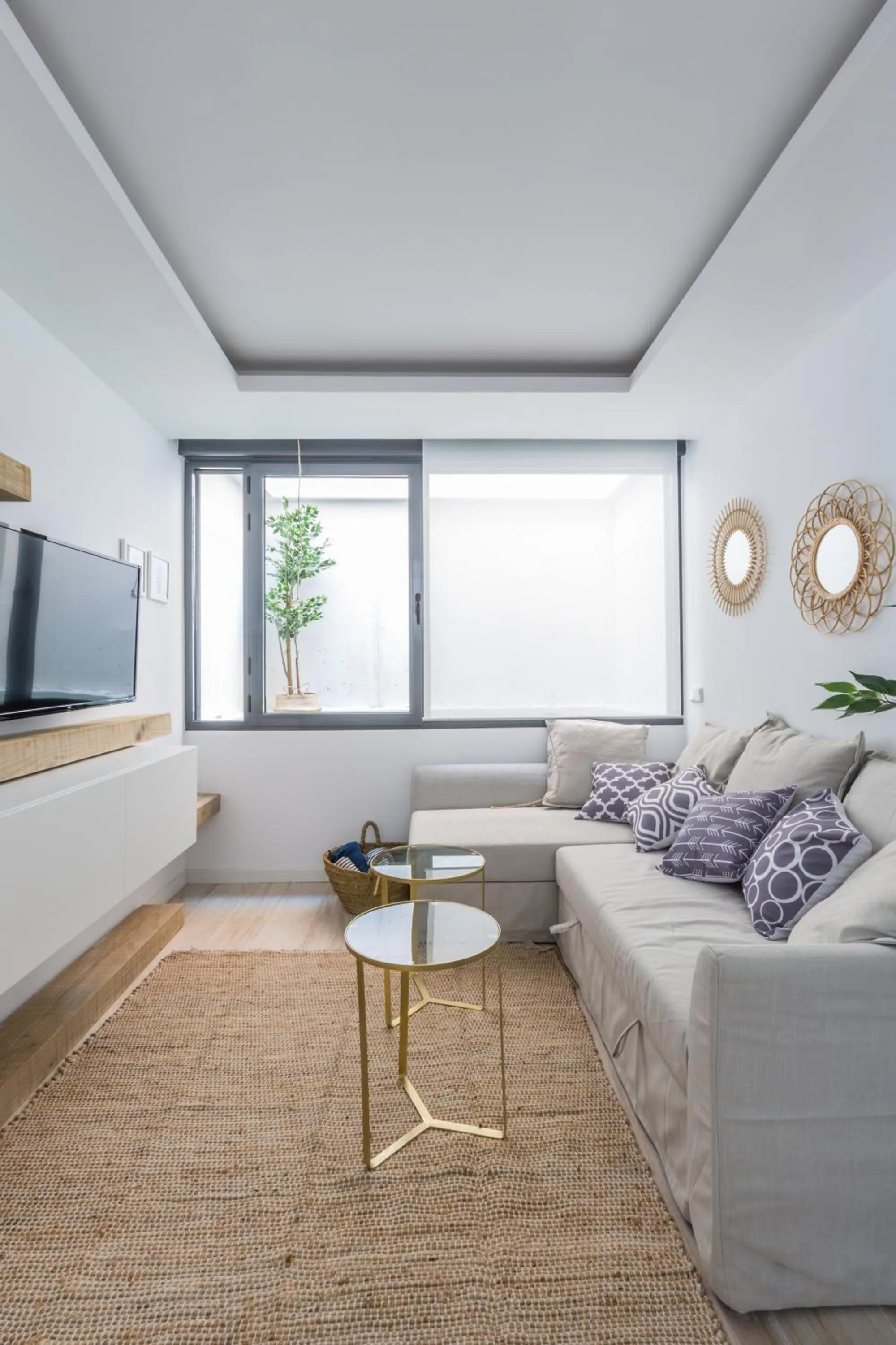 TV and multimedia in Horoko Apartments by gaiarooms