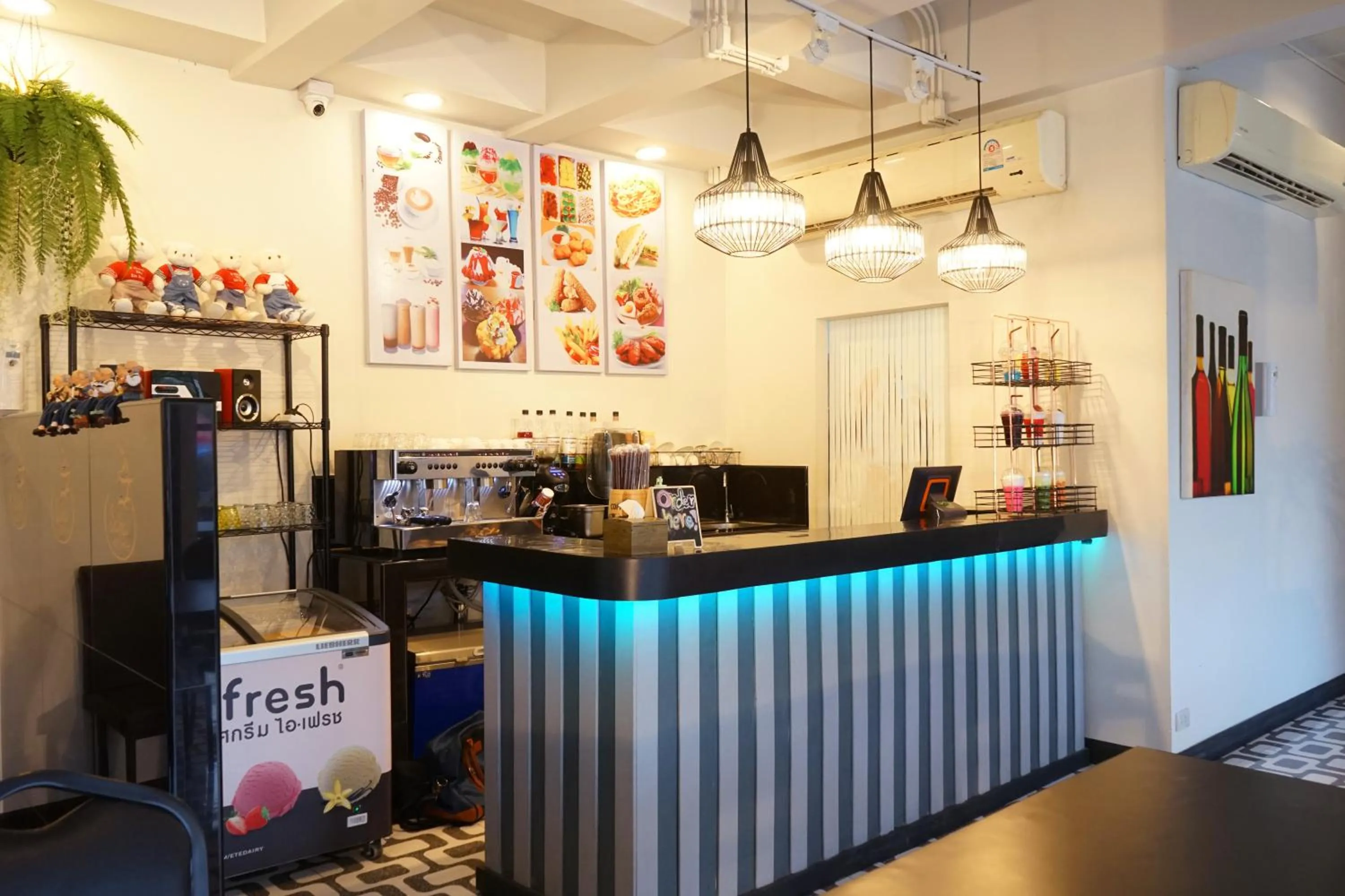 Restaurant/places to eat in Sabai Place Donmueang Airport