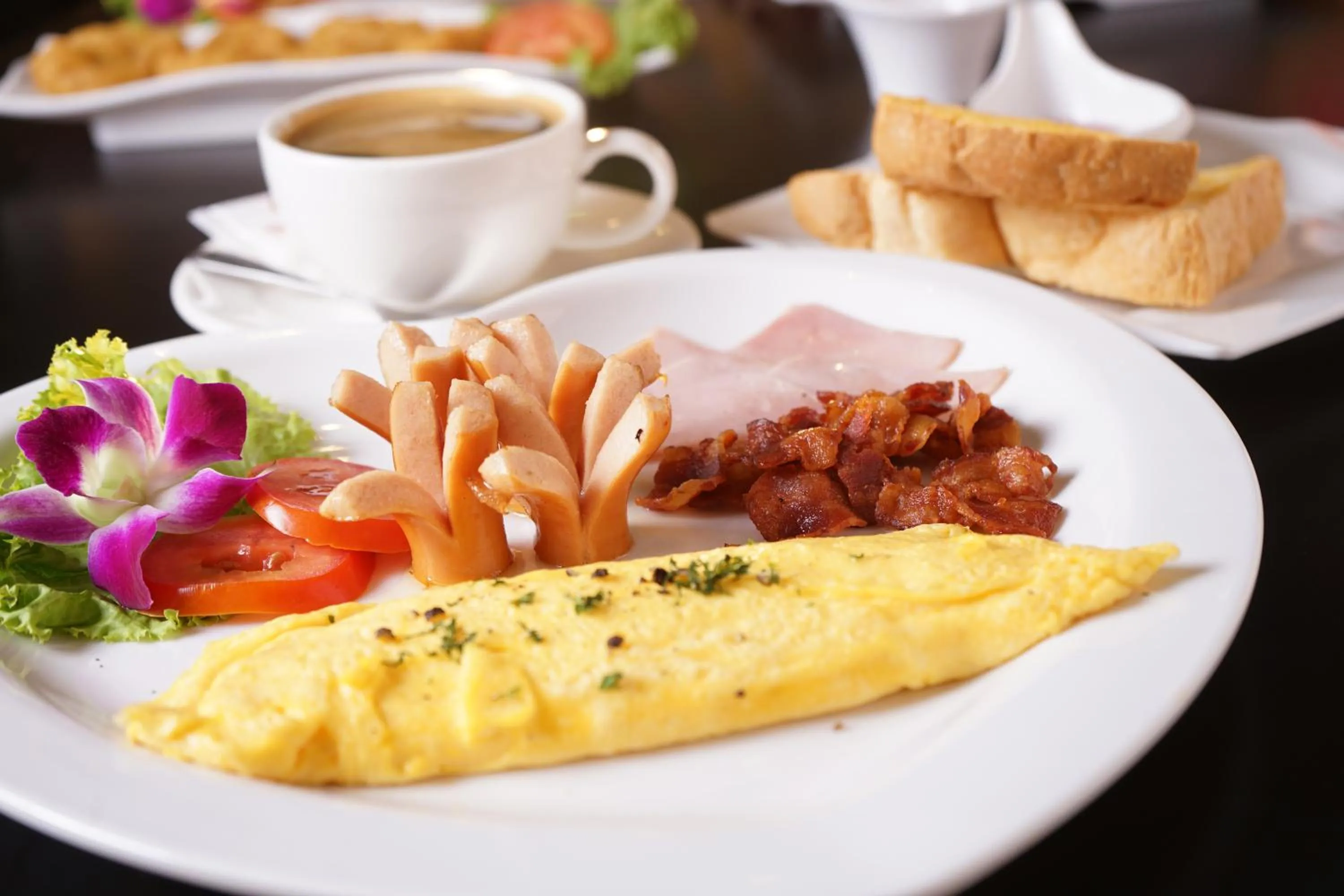 American breakfast in Sabai Place Donmueang Airport