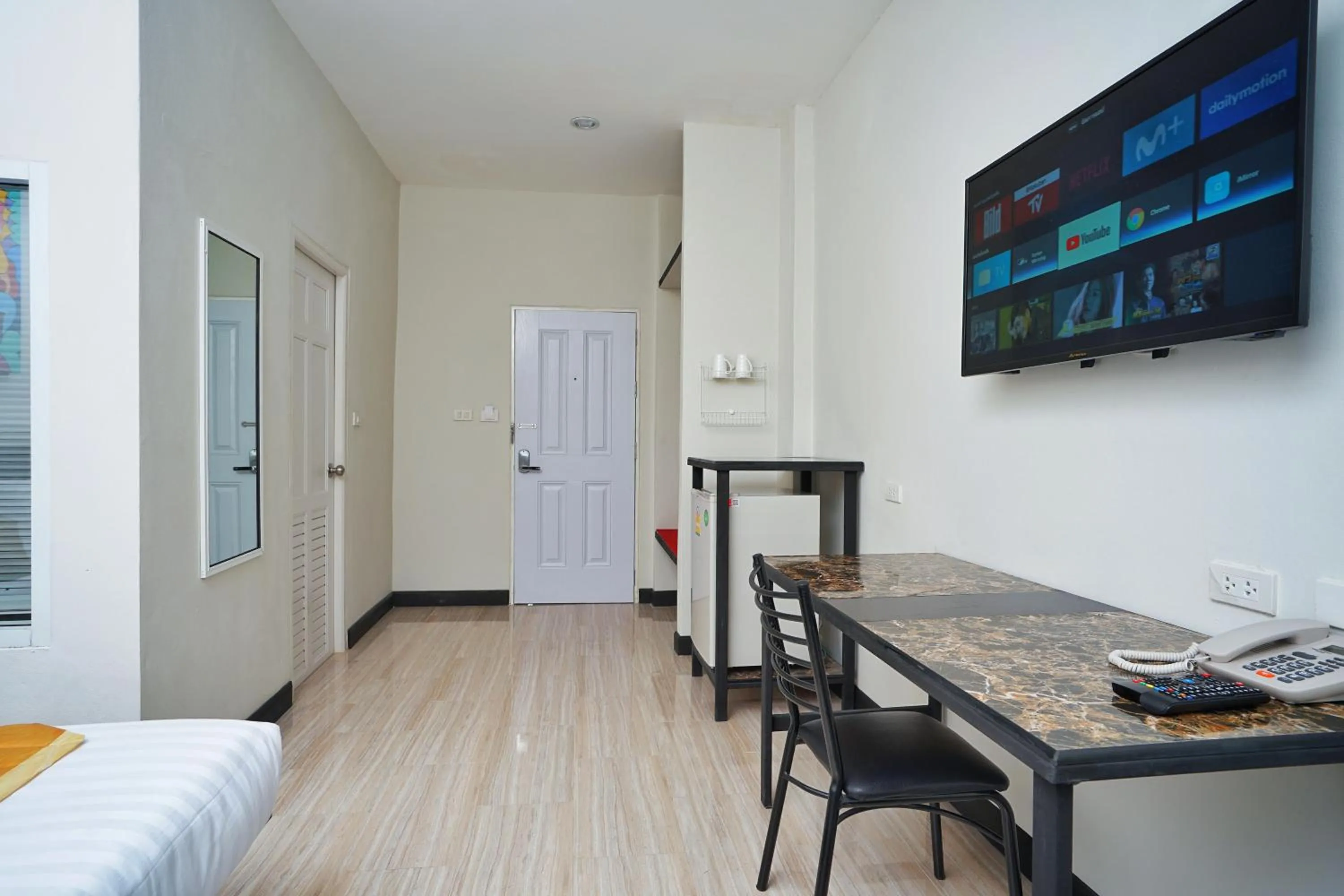 Photo of the whole room, Bed in Sabai Place Donmueang Airport