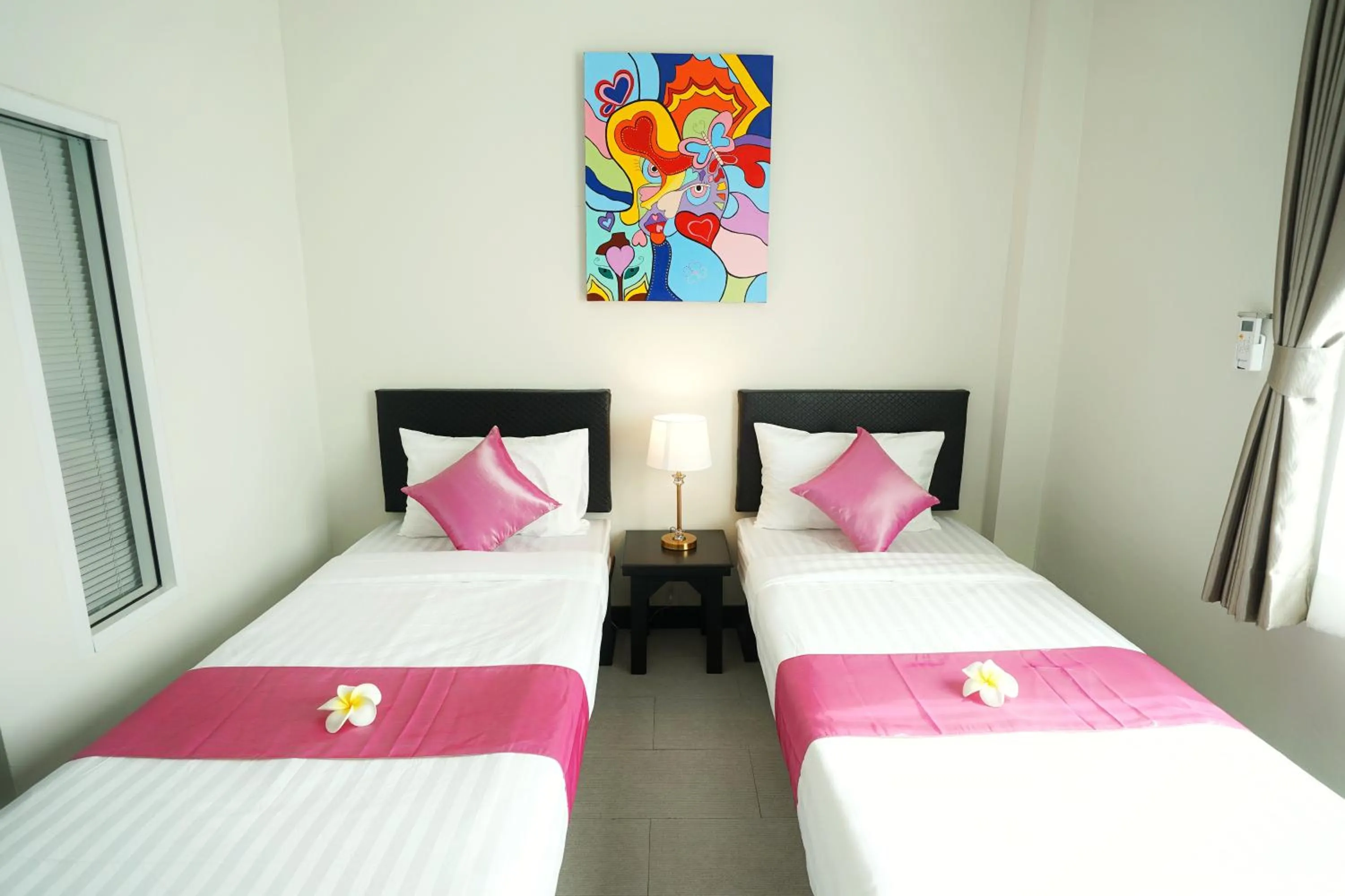 Photo of the whole room, Bed in Sabai Place Donmueang Airport