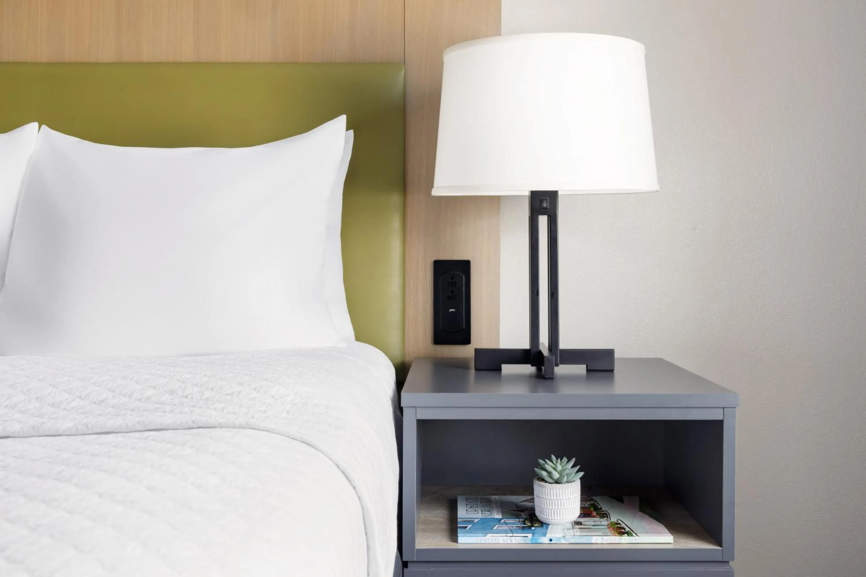 Bed in Country Inn & Suites by Radisson, Big Flats (Elmira), NY