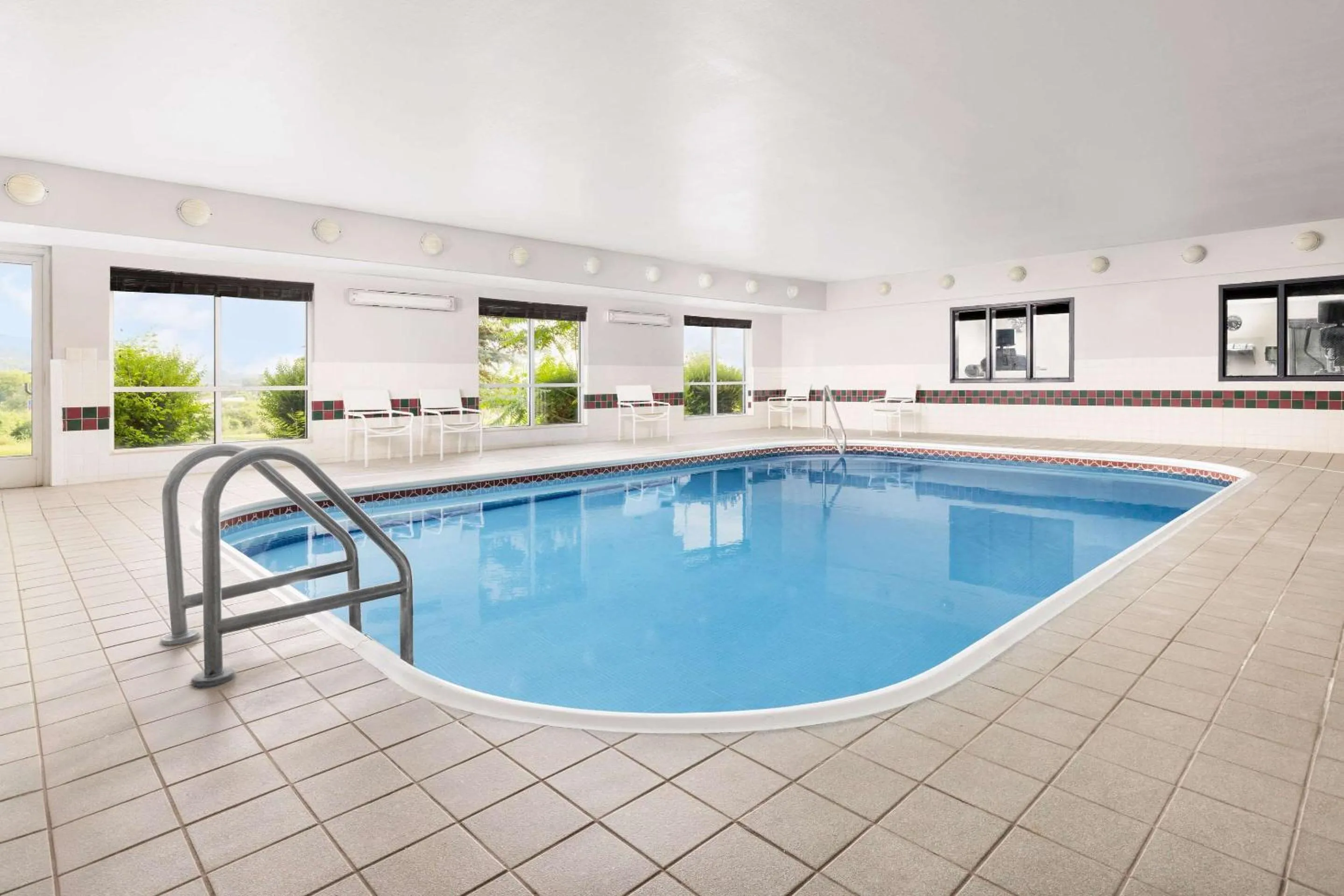 Swimming pool in Country Inn & Suites by Radisson, Big Flats (Elmira), NY