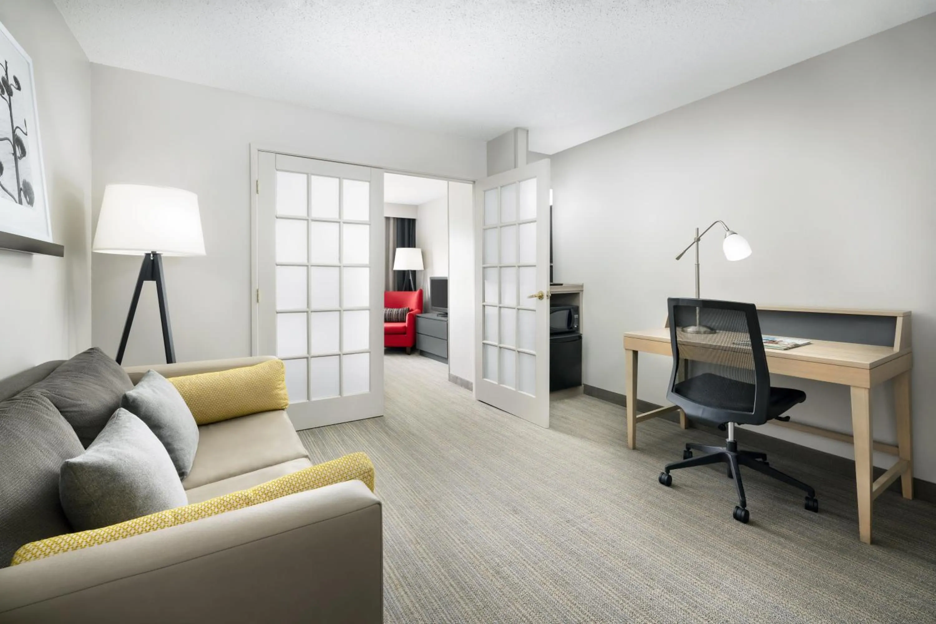 Living room in Country Inn & Suites by Radisson, Big Flats (Elmira), NY