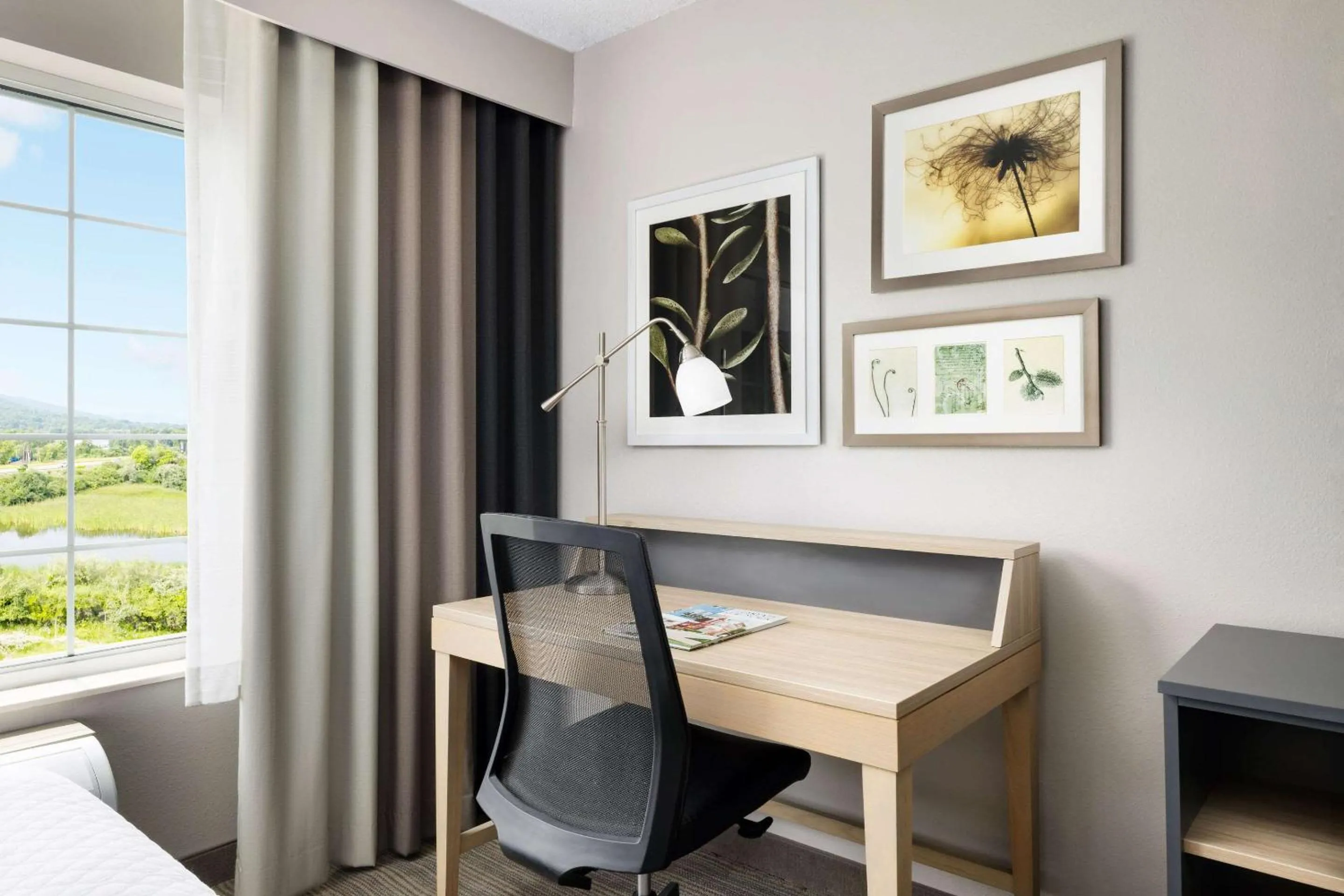 Bedroom in Country Inn & Suites by Radisson, Big Flats (Elmira), NY