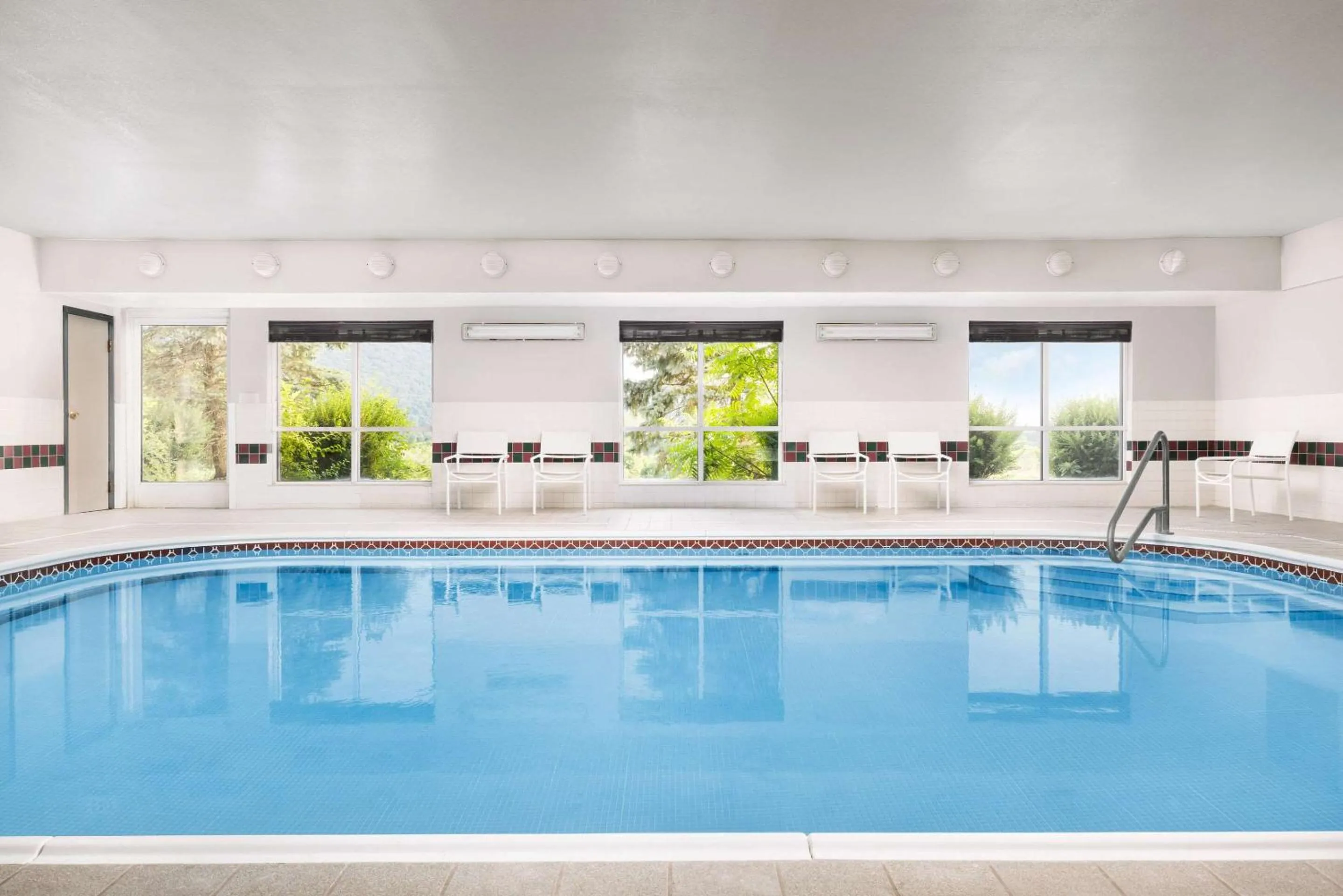 Swimming pool in Country Inn & Suites by Radisson, Big Flats (Elmira), NY