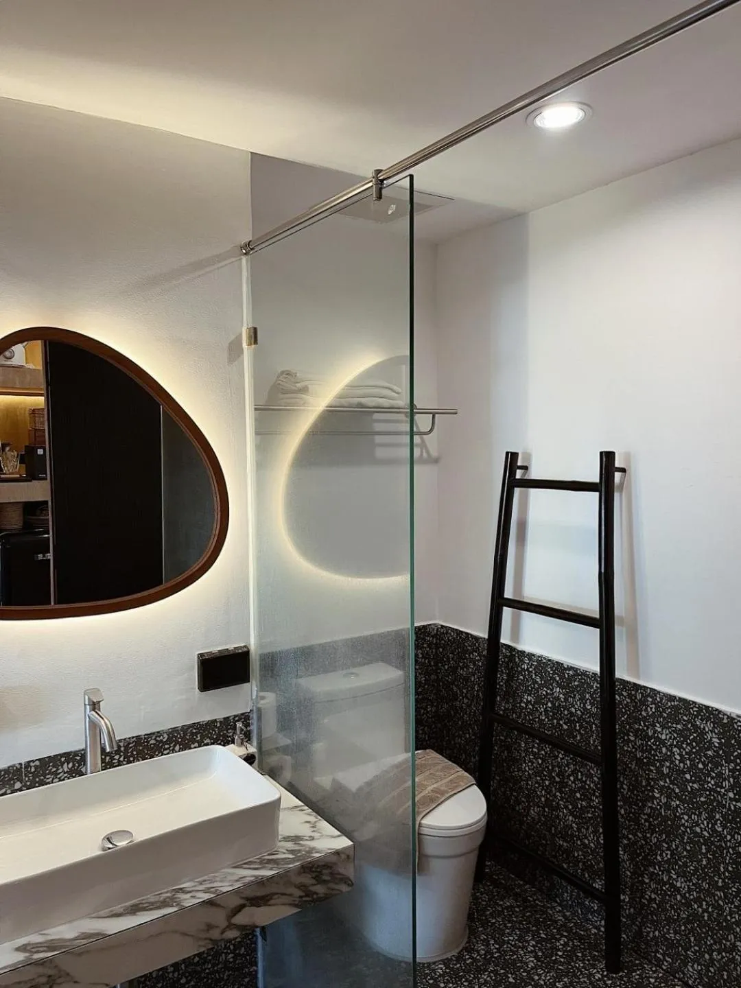 Toilet in Rimtalay Resort Koh Larn