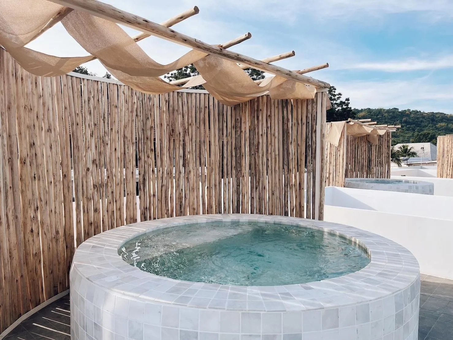 Bath in Rimtalay Resort Koh Larn