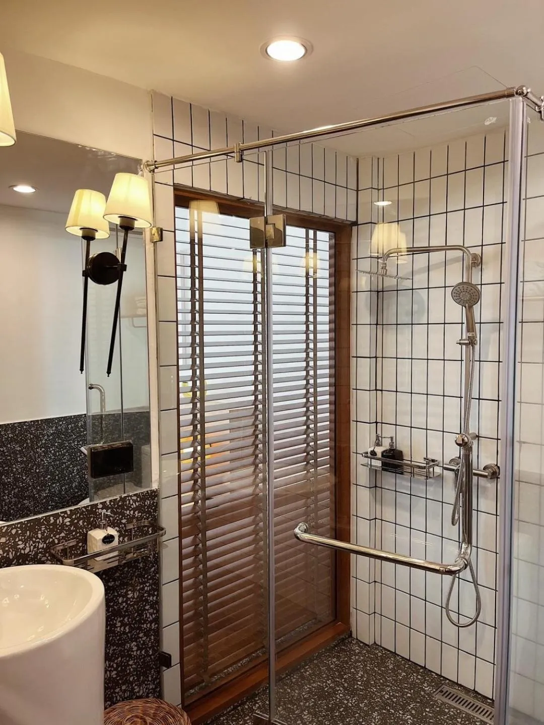 Shower in Rimtalay Resort Koh Larn