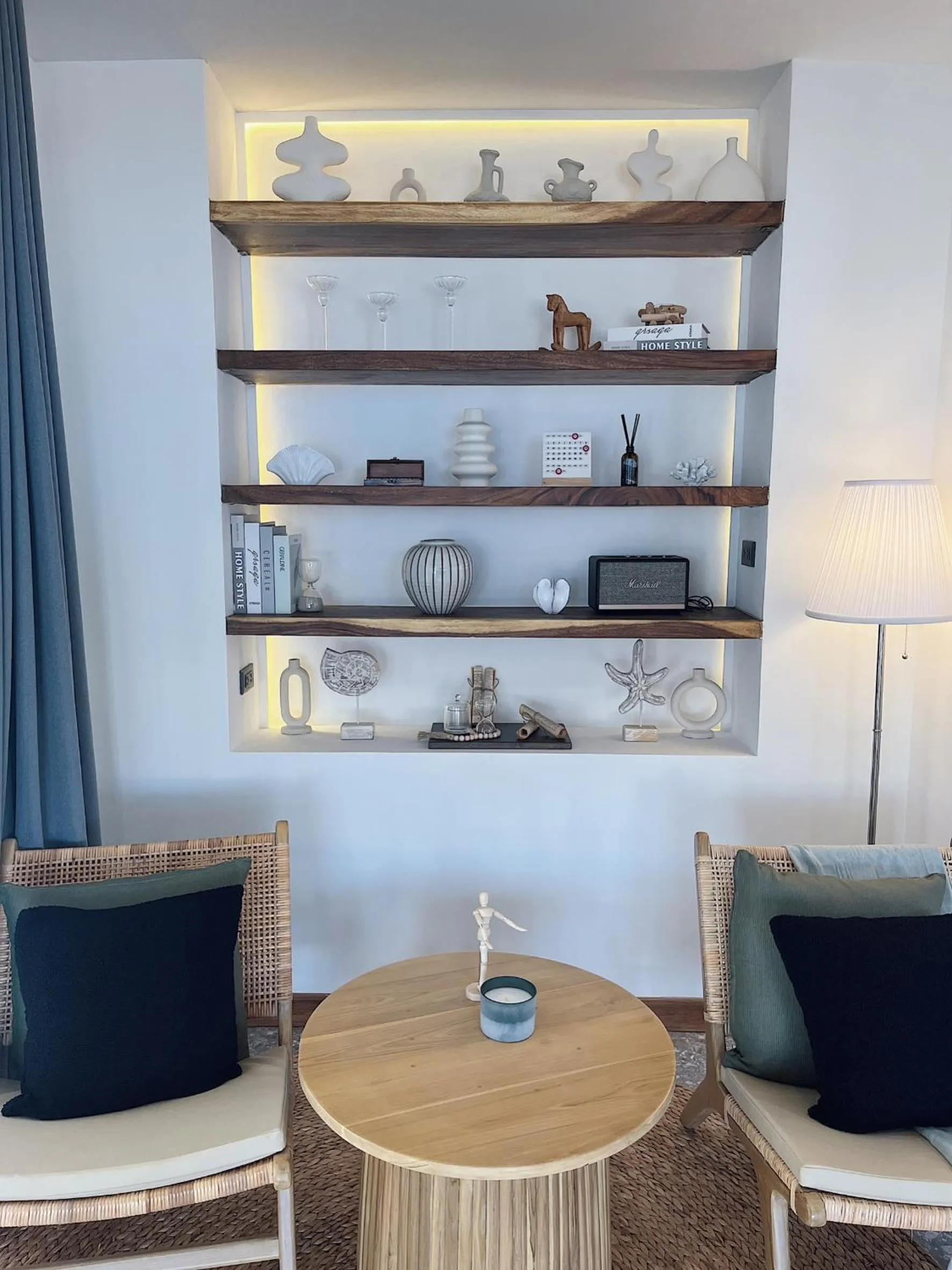 Seating area in Rimtalay Resort Koh Larn