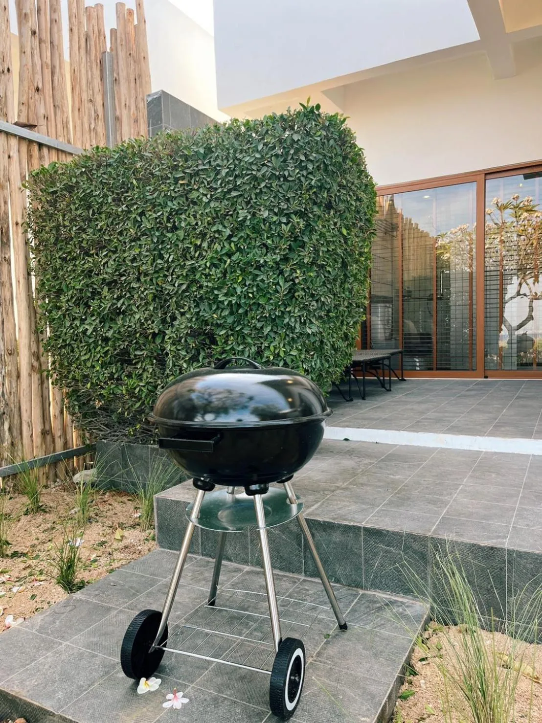 BBQ facilities in Rimtalay Resort Koh Larn