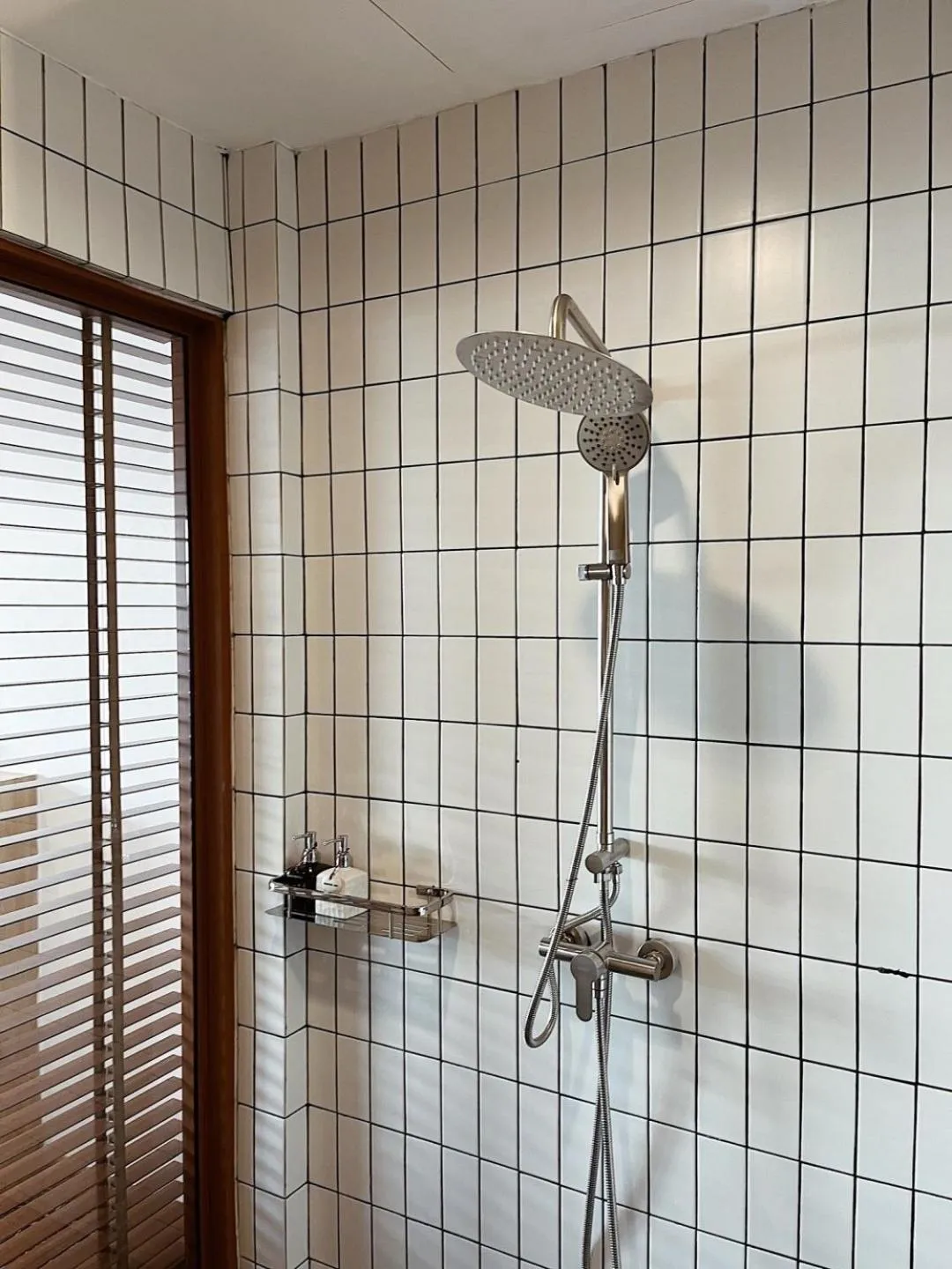 Shower in Rimtalay Resort Koh Larn