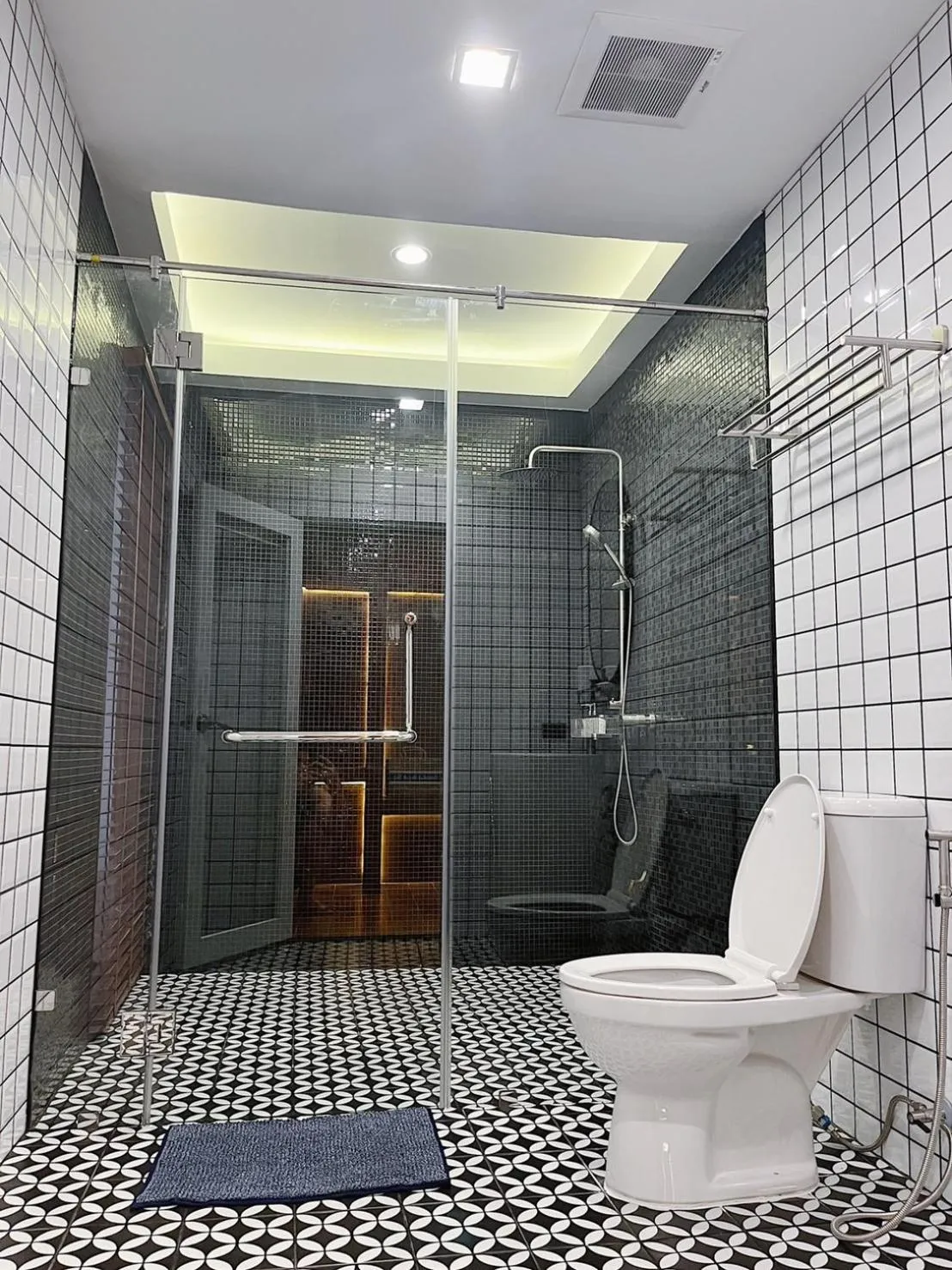 Shower in Rimtalay Resort Koh Larn