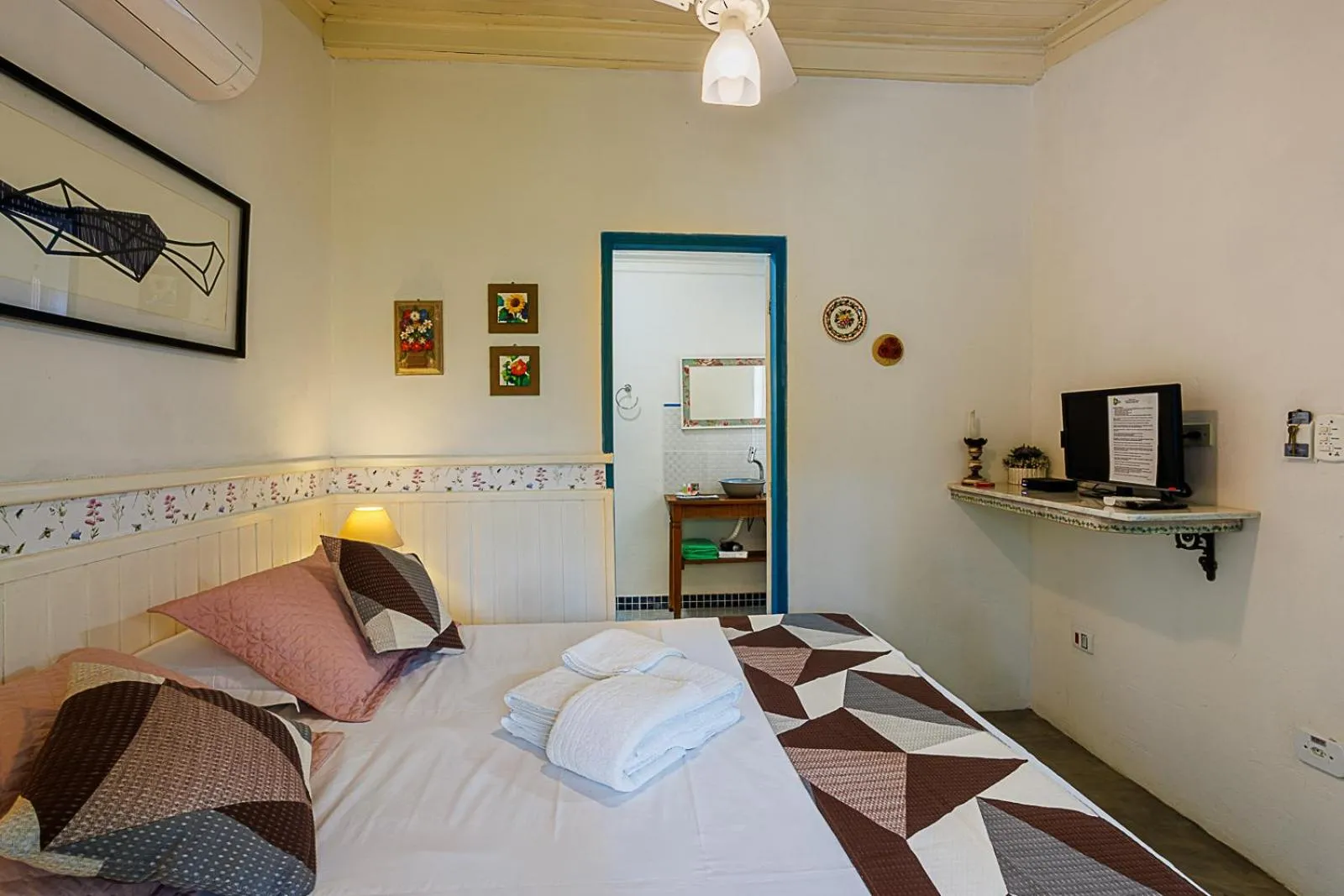 Small Double Room - single occupancy in Pouso Caminho das Artes