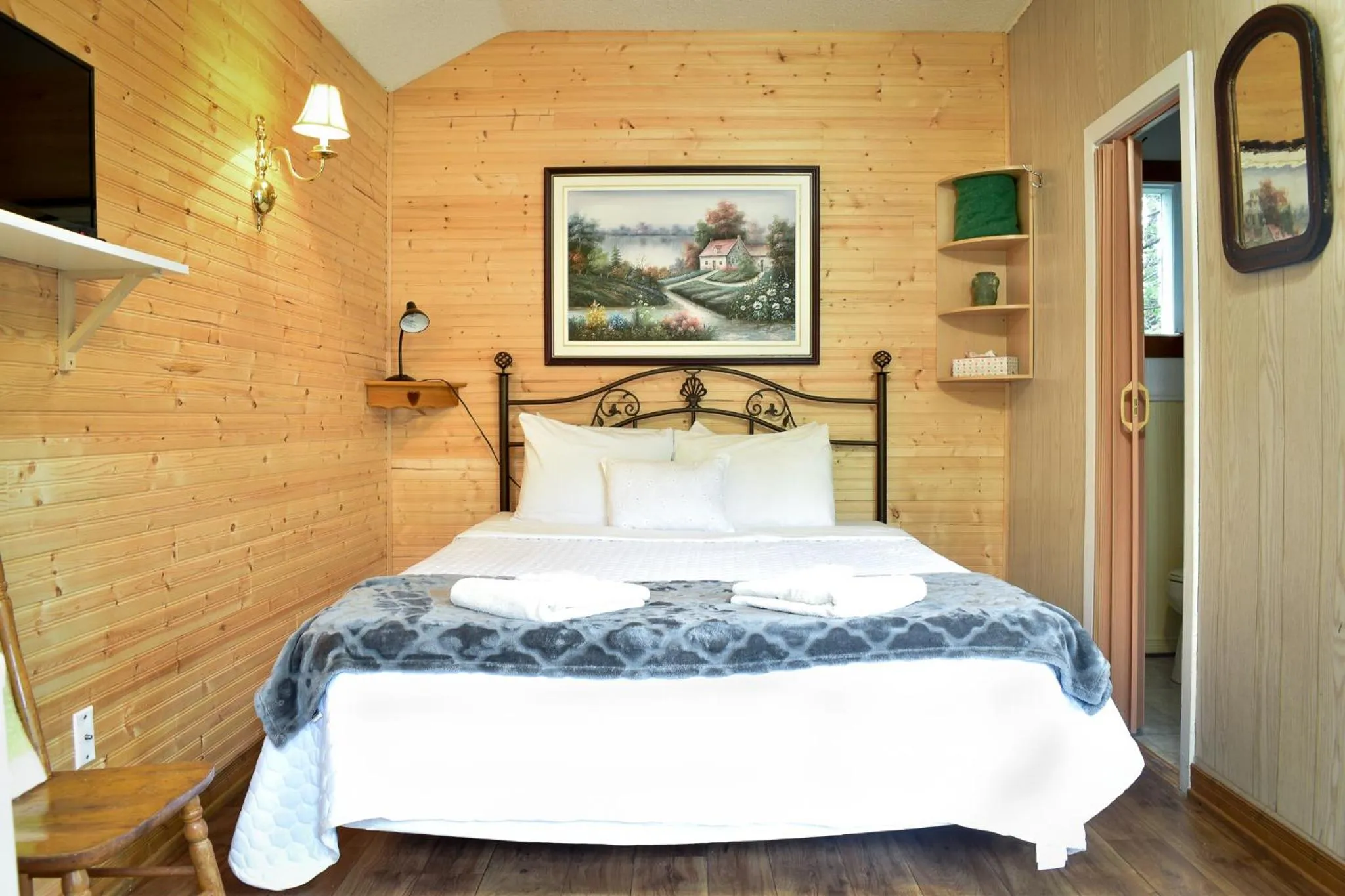 Cottage 2 people in Complexe d'hébergement la Maison touristique Dugas