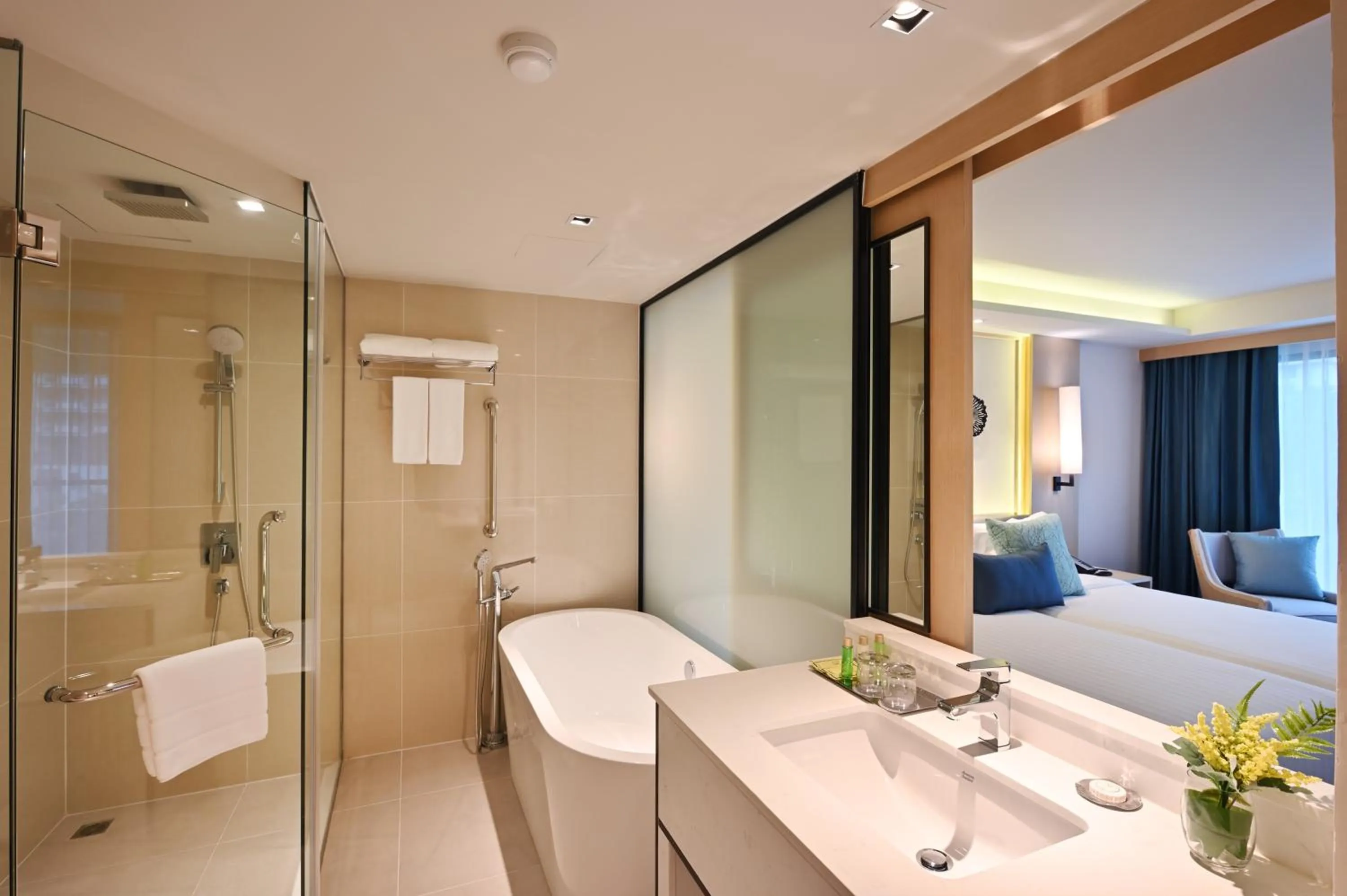 Shower in M Pattaya Hotel - SHA Extra Plus