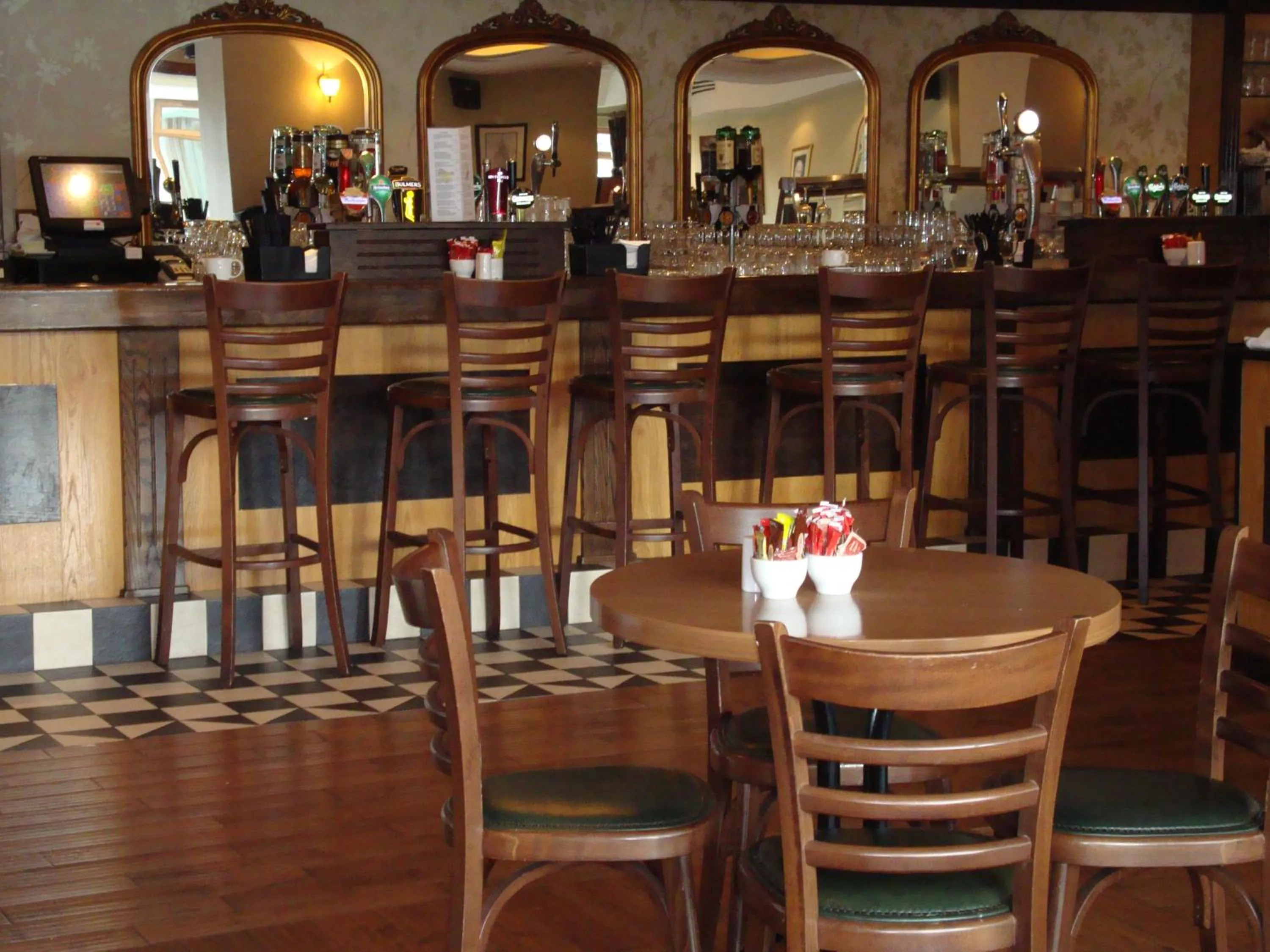 Lounge or bar in Ard Ri House Hotel