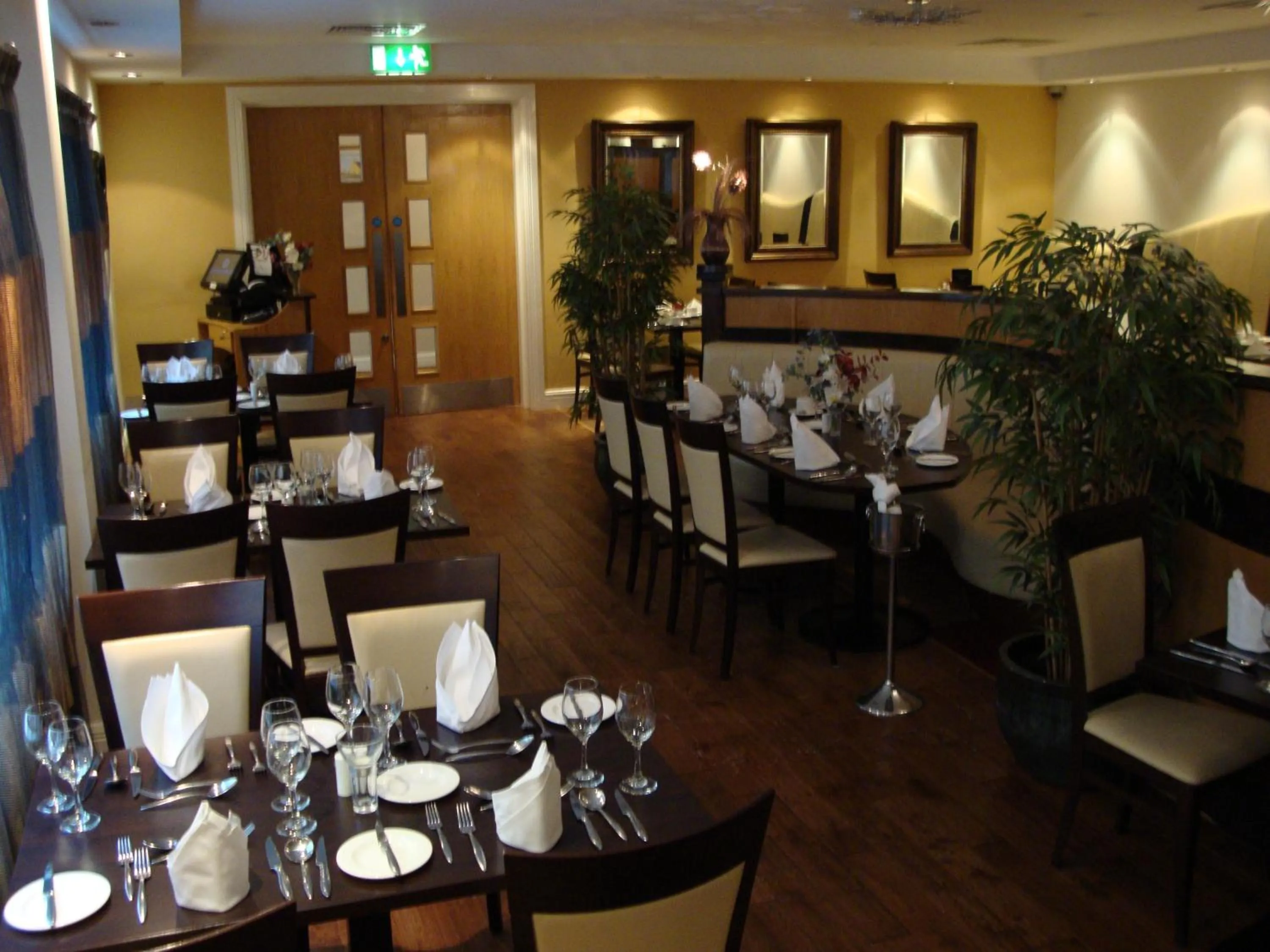 Restaurant/places to eat in Ard Ri House Hotel