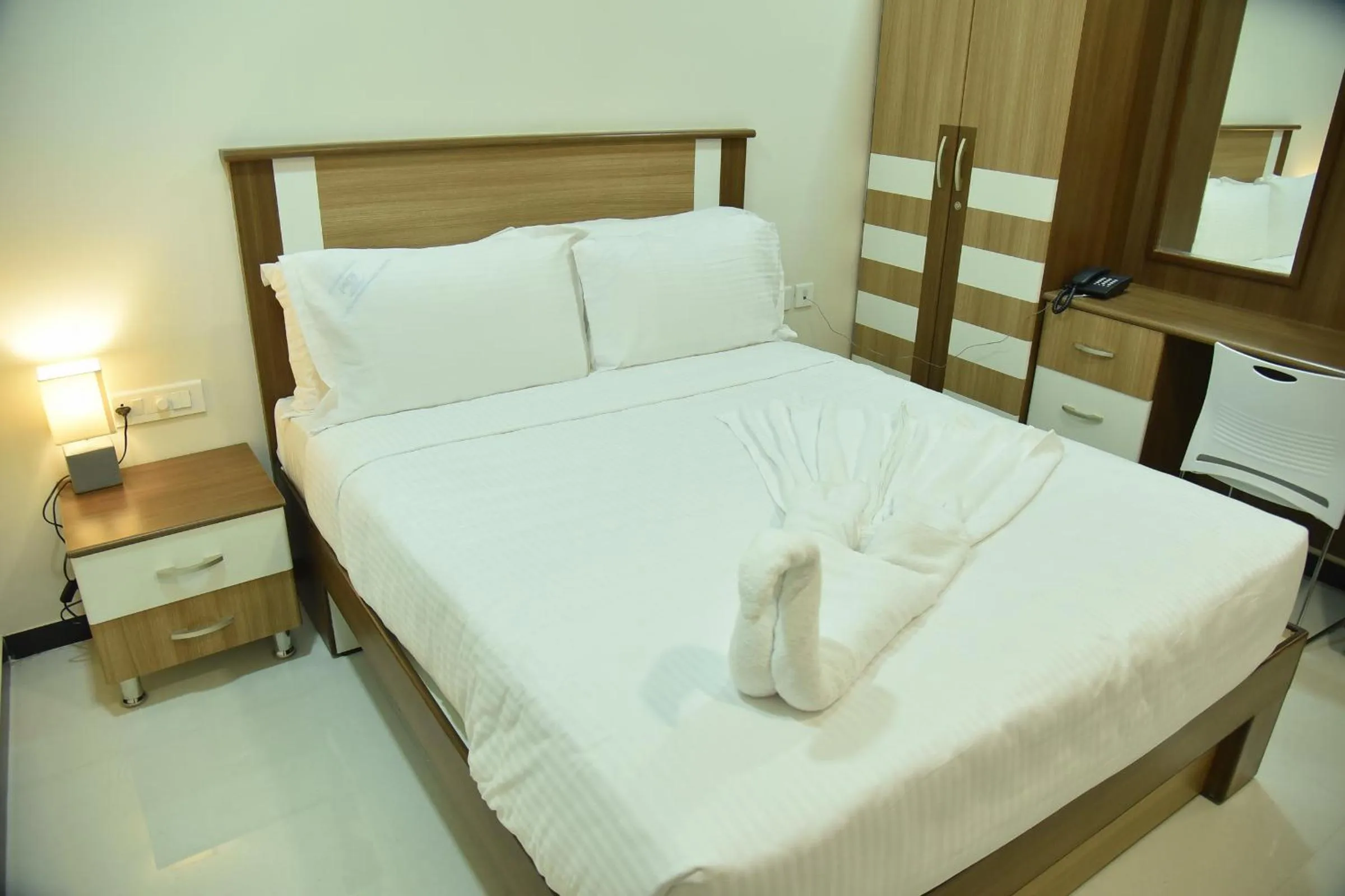 Bed in Santhoshpuri