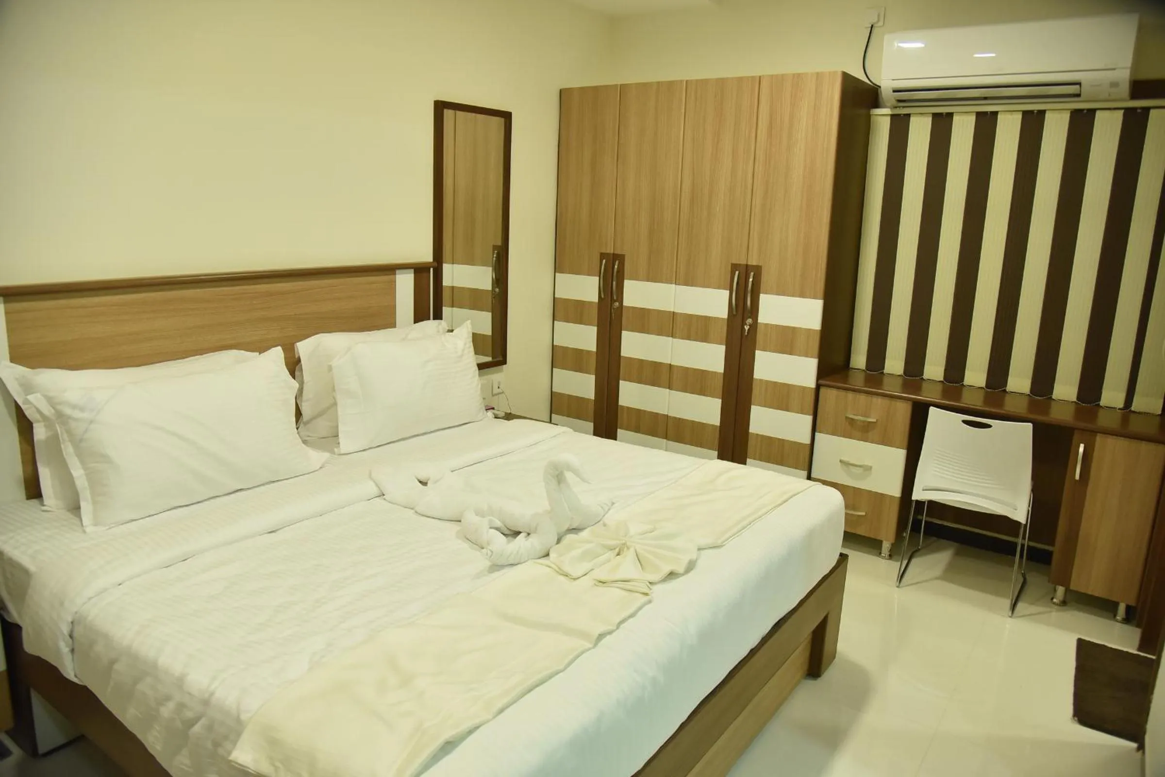 Bed in Santhoshpuri