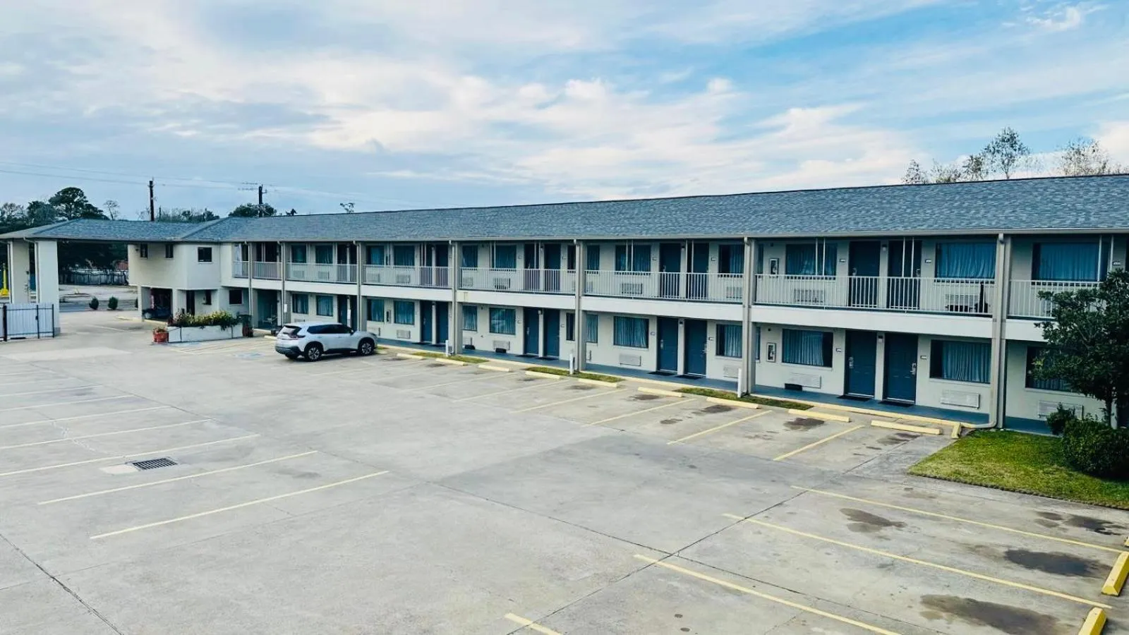 Property building in Executive Inn and Suites Houston