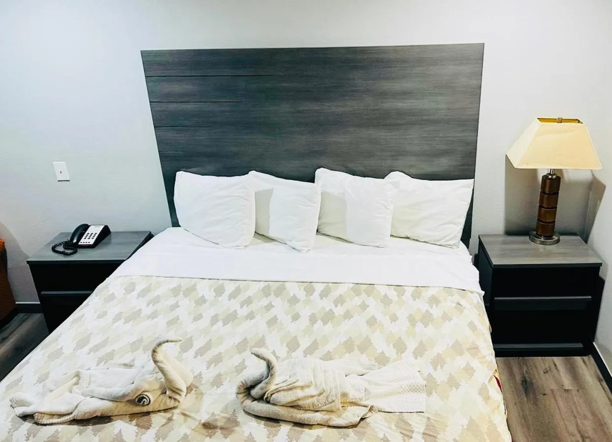 Bed in Executive Inn and Suites Houston