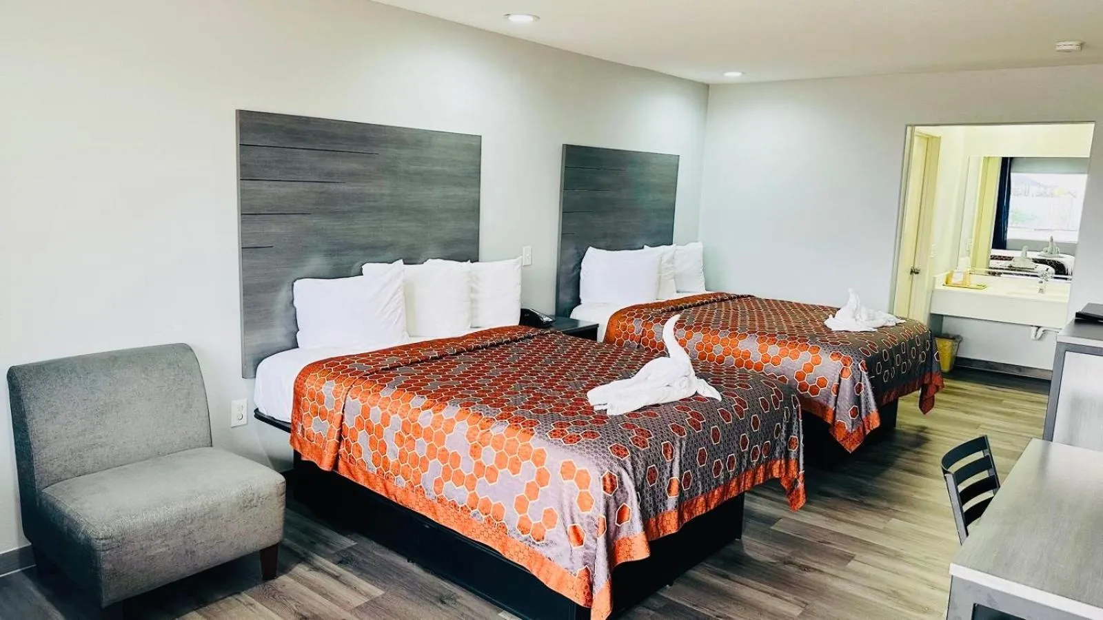 Bed in Executive Inn and Suites Houston