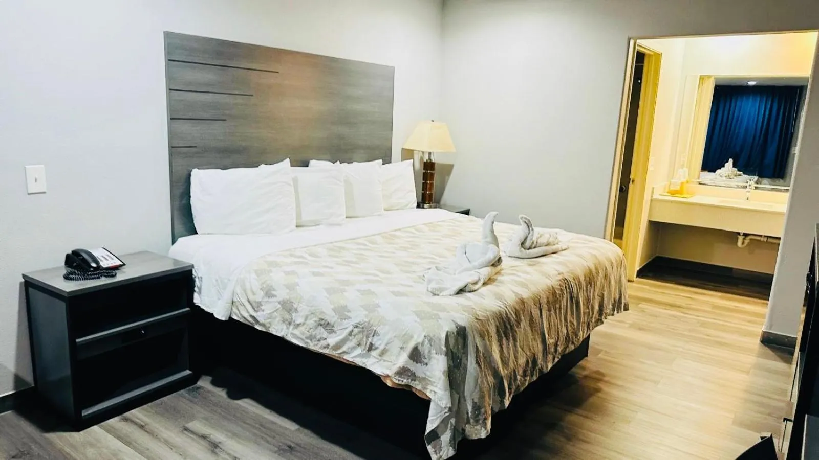 Bed in Executive Inn and Suites Houston