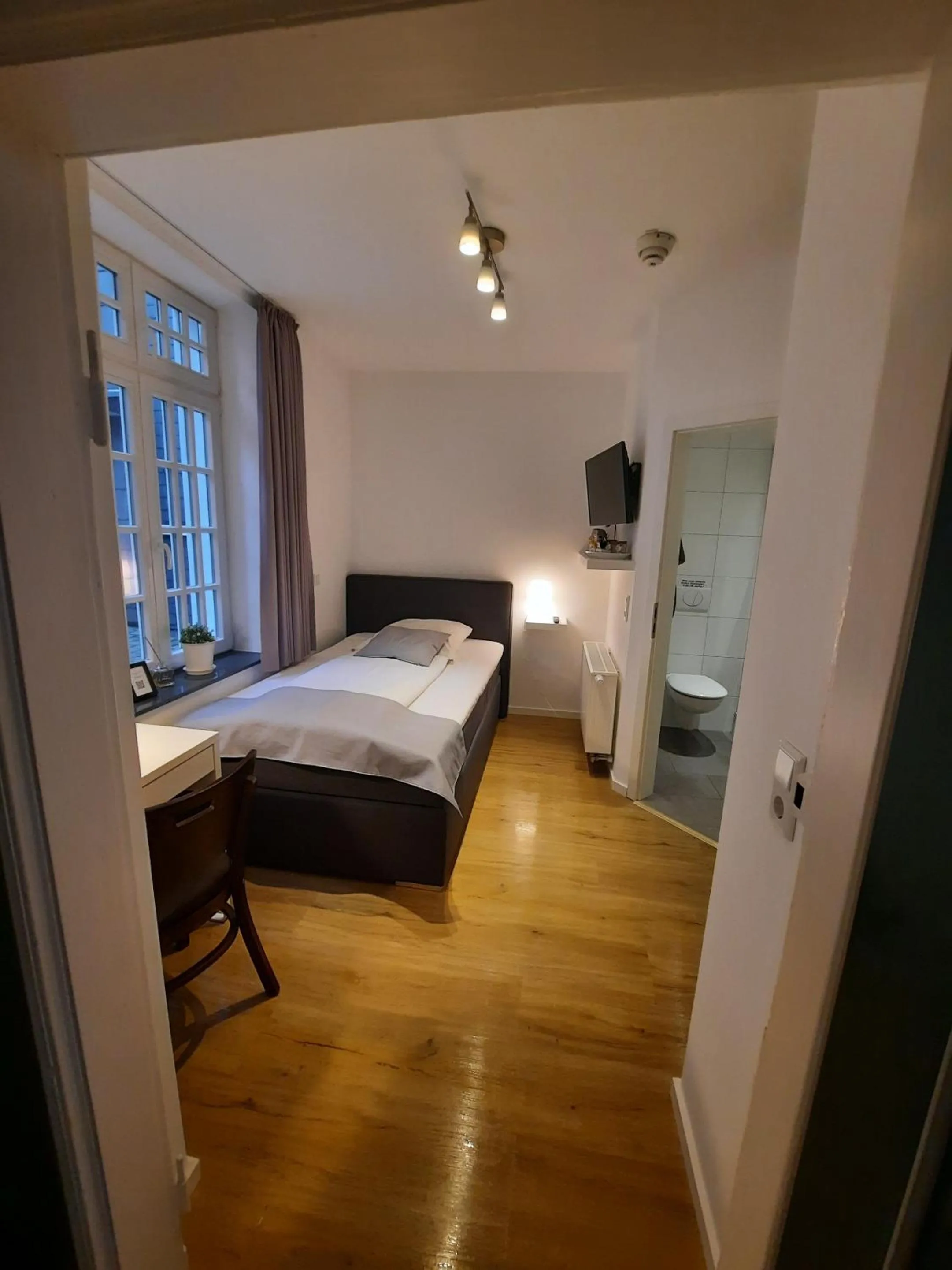 Bedroom, Bed in Fachwerk Hotel Wuppertal