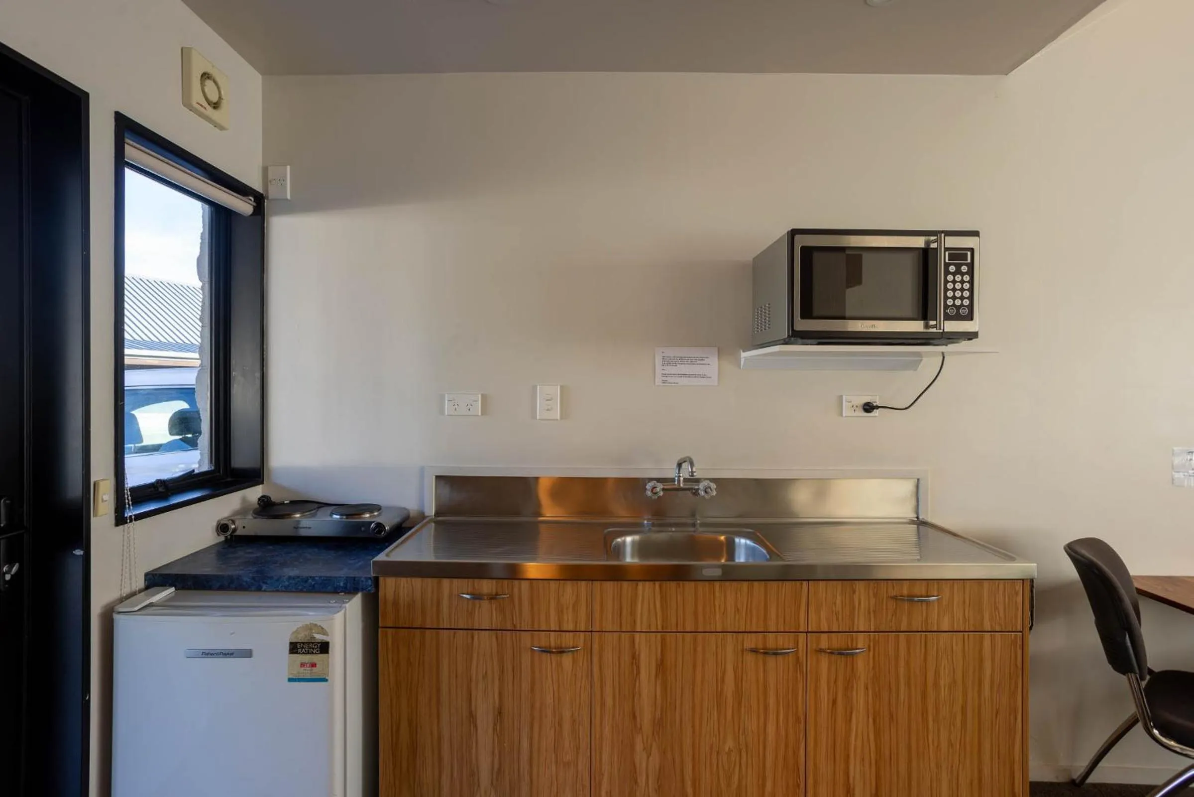 Kitchen or kitchenette in Alpine Glacier Motel