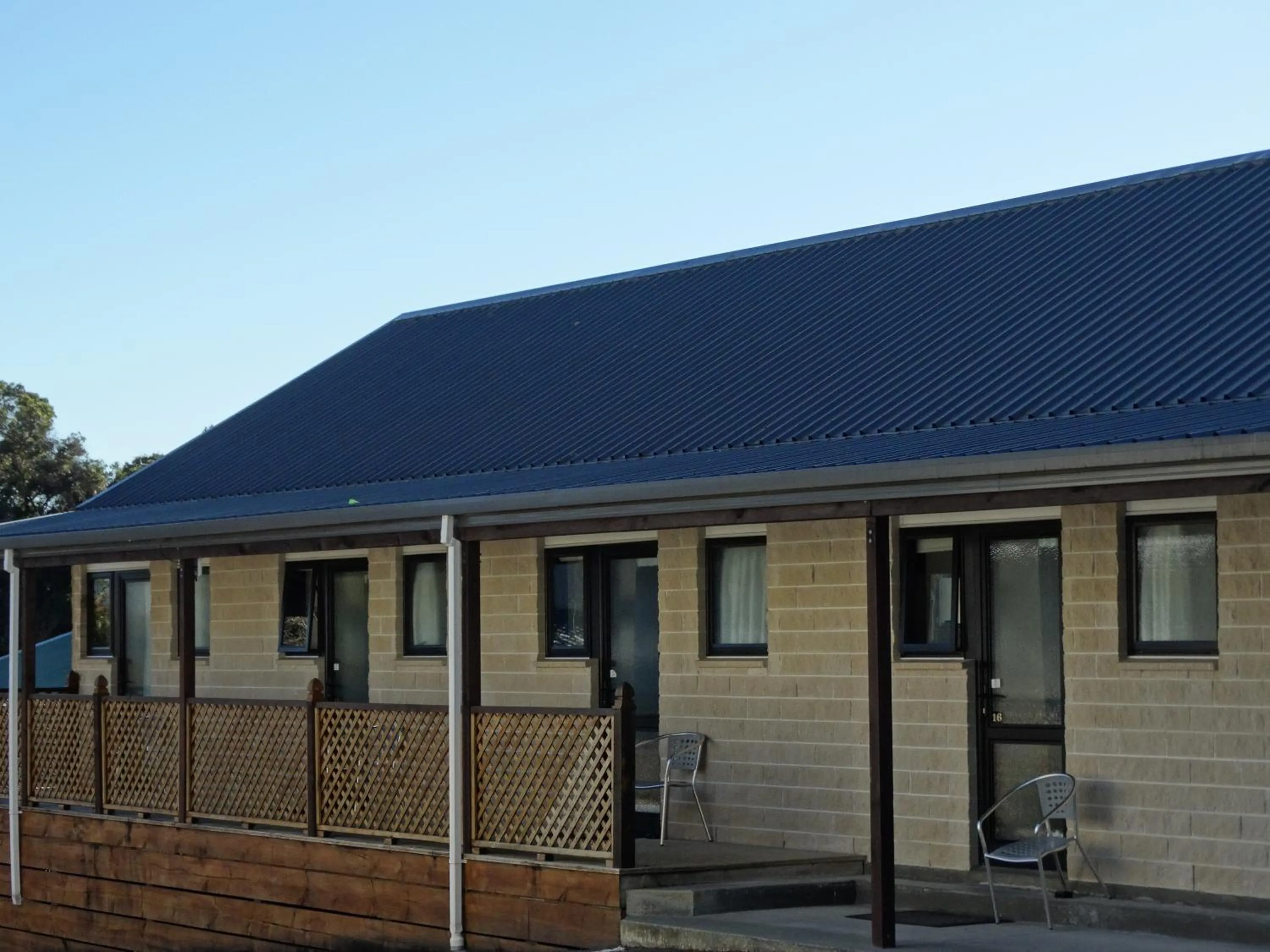 Property building in Alpine Glacier Motel