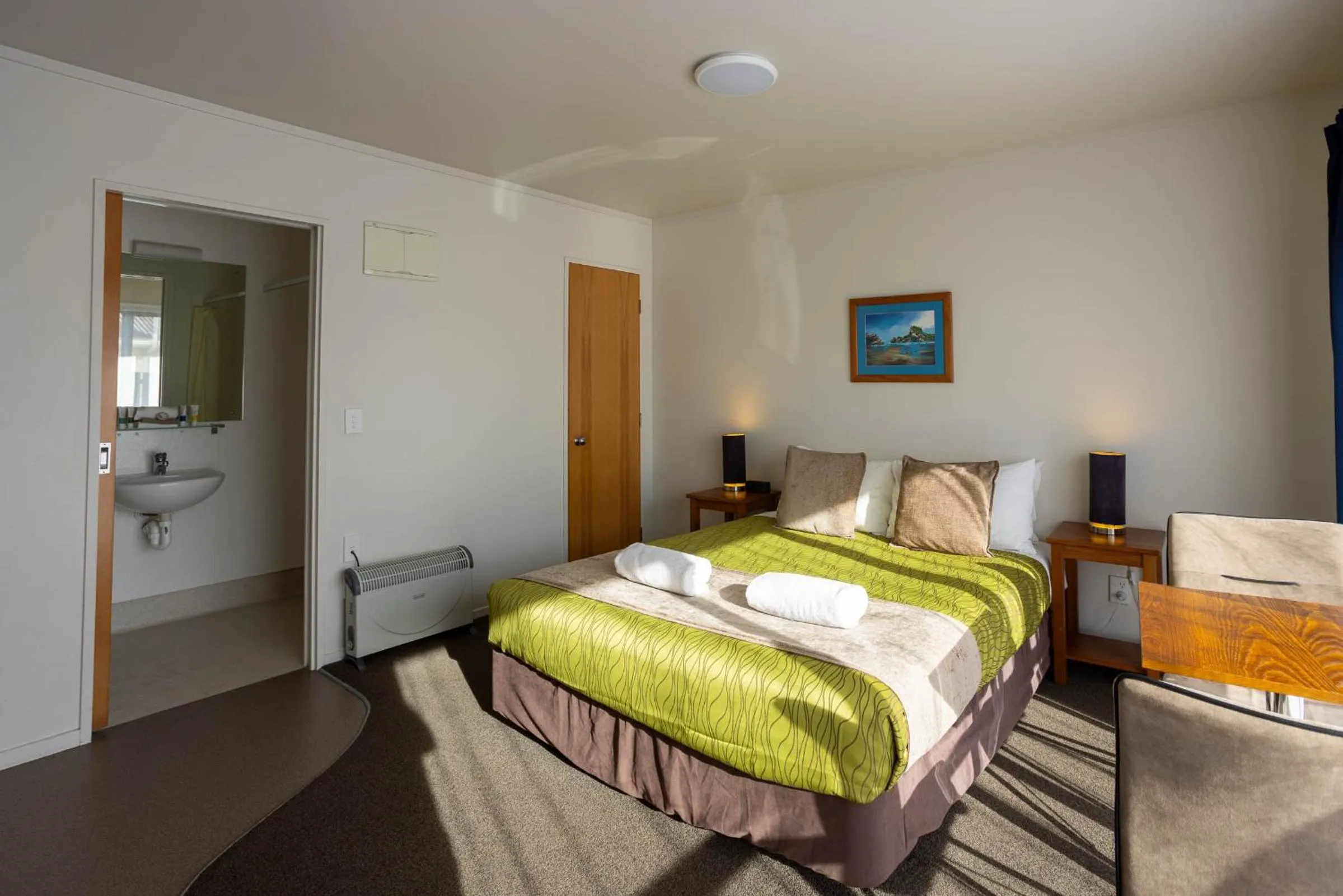 Bed in Alpine Glacier Motel