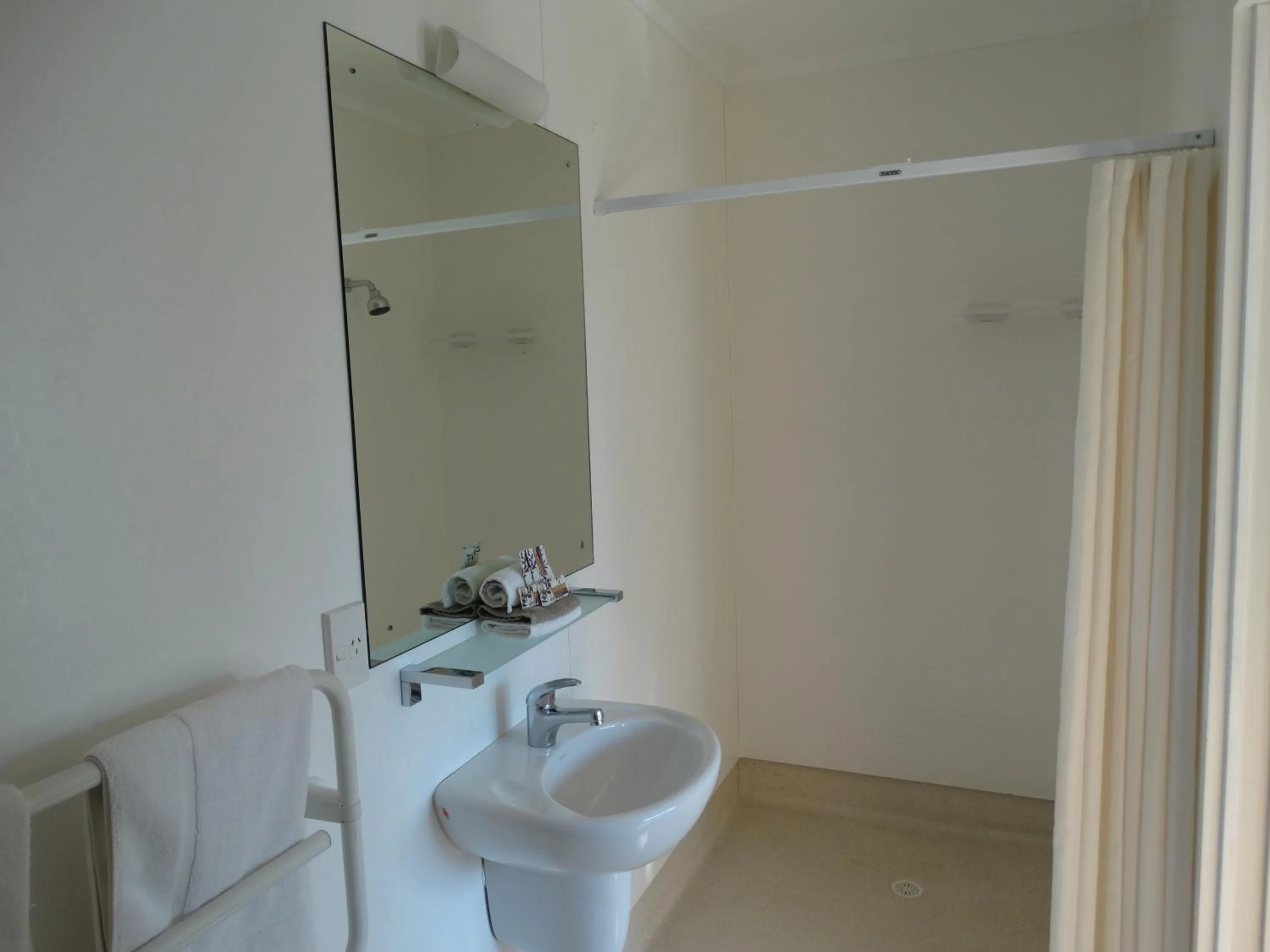 Bathroom in Alpine Glacier Motel