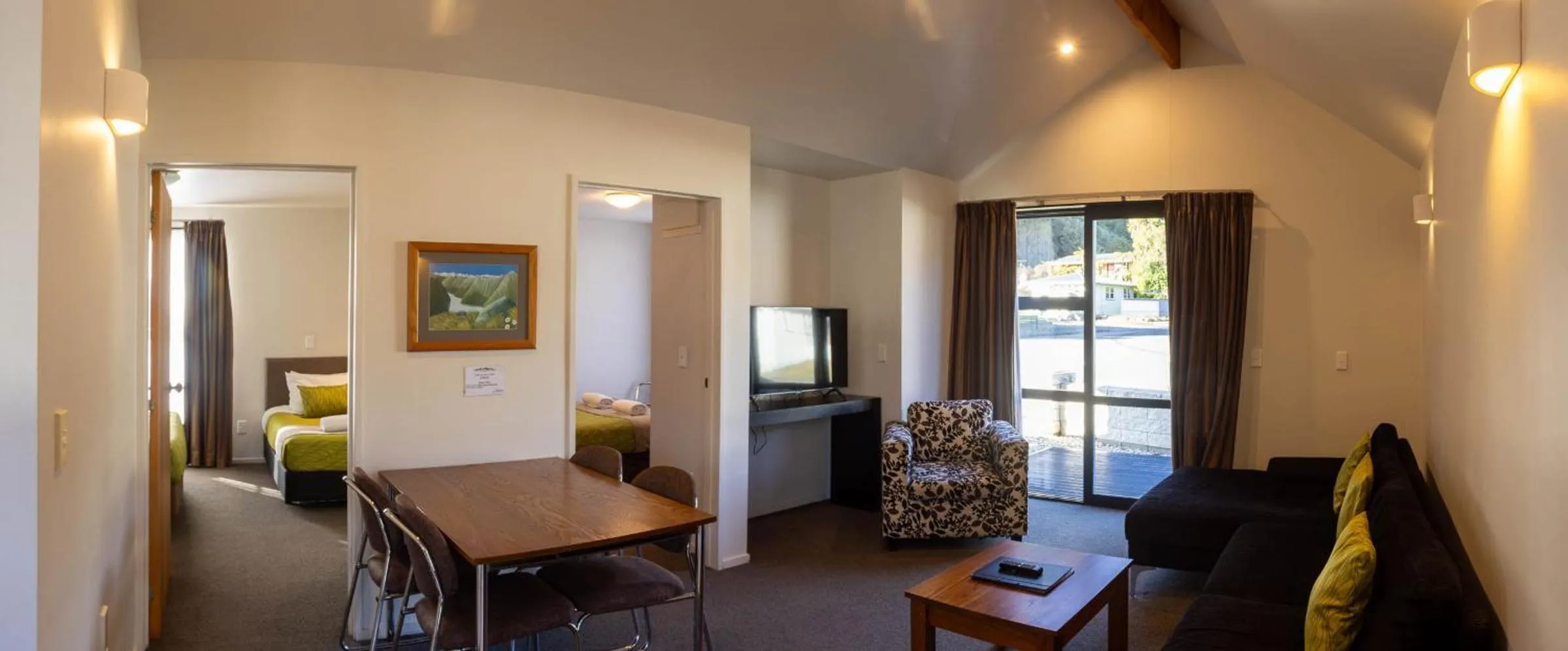 Living room in Alpine Glacier Motel
