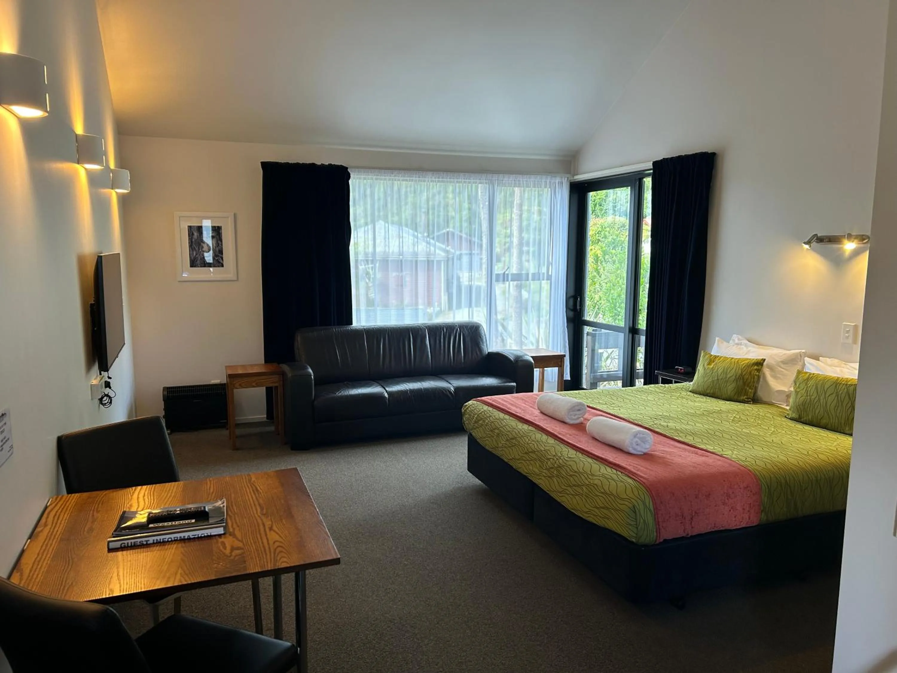 Bed in Alpine Glacier Motel