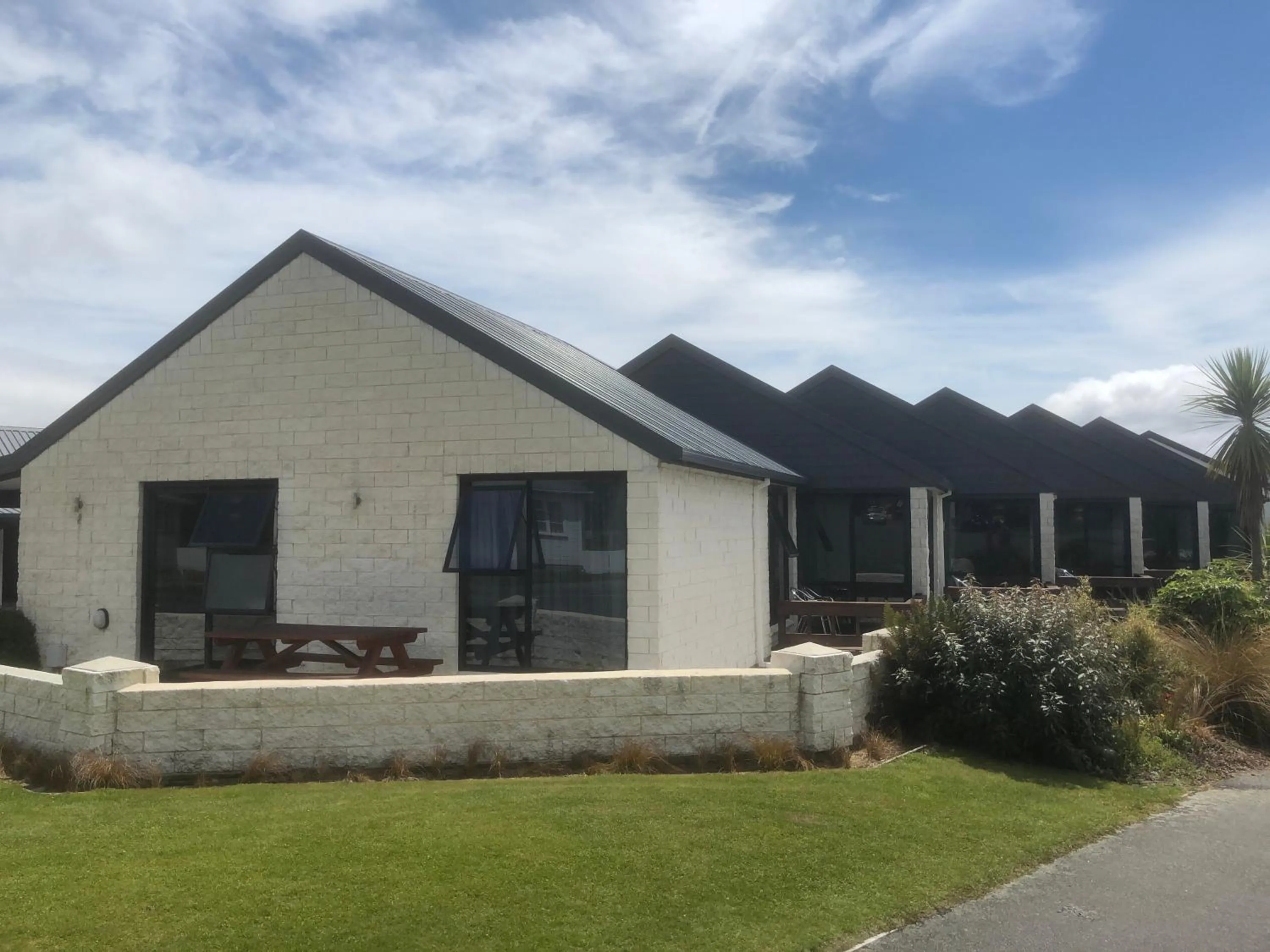 Breakfast in Alpine Glacier Motel