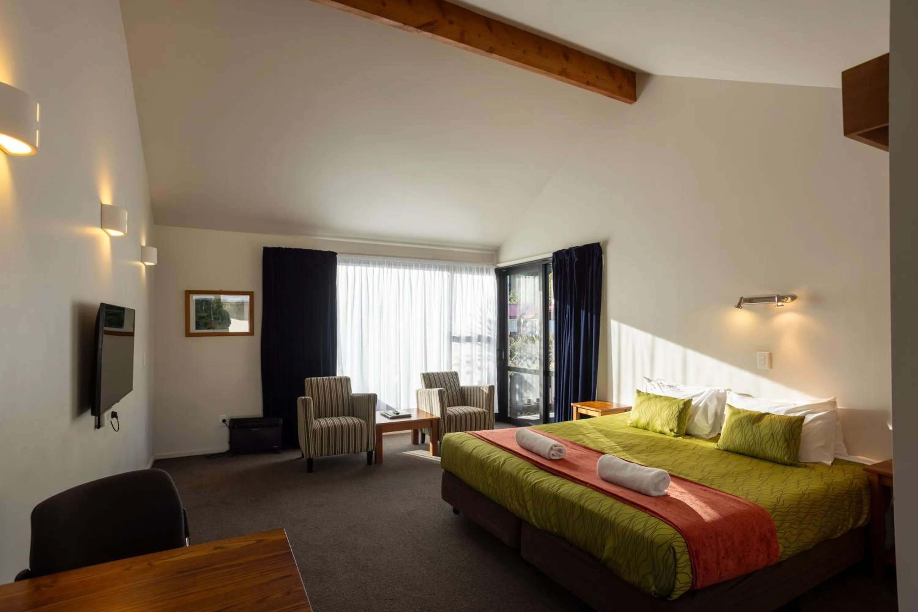 Bed in Alpine Glacier Motel