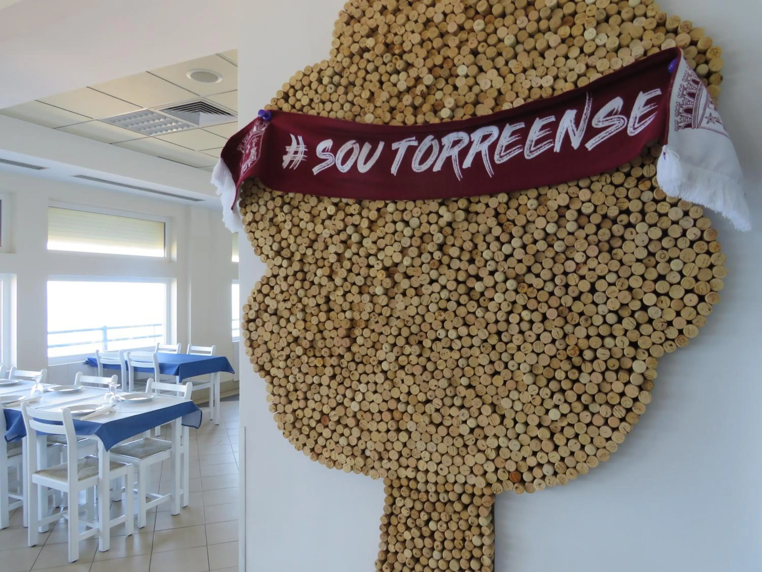 Restaurant/places to eat in Hotel Apartamento Praia Azul