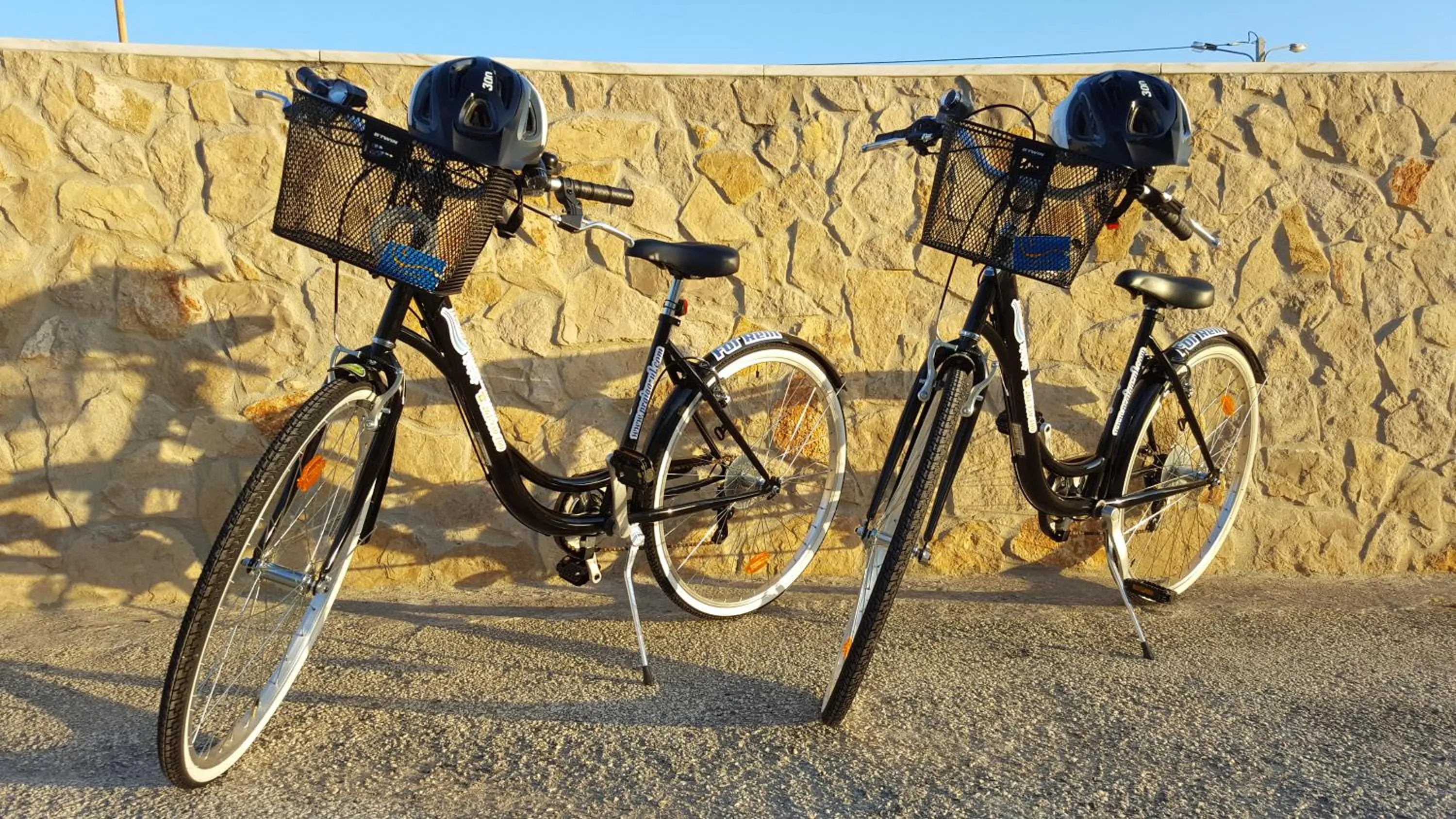 Cycling in Hotel Apartamento Praia Azul