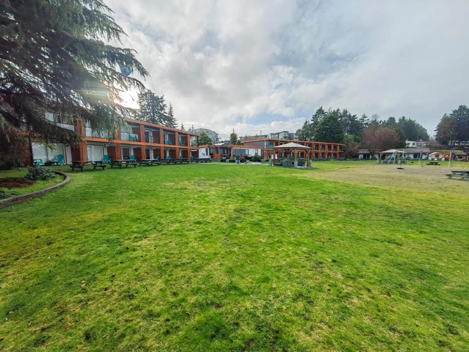 Sea Edge Beachside Hotel