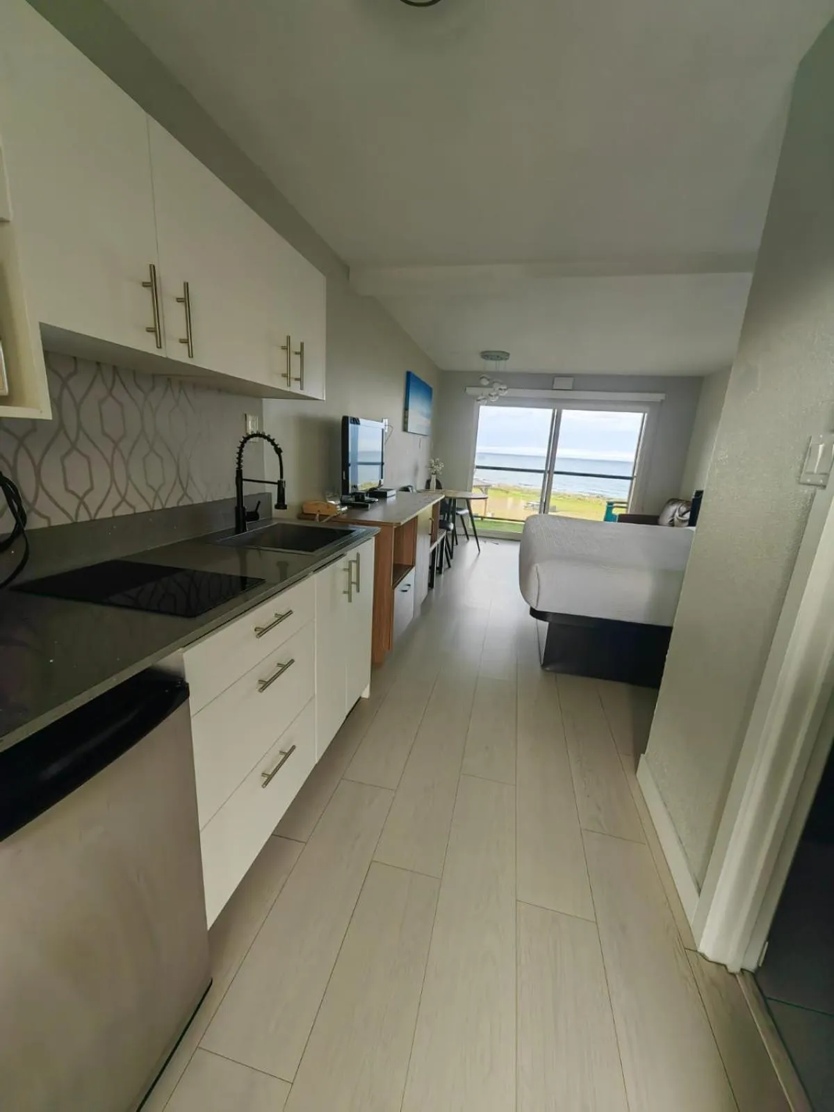 Sea Edge Beachside Hotel