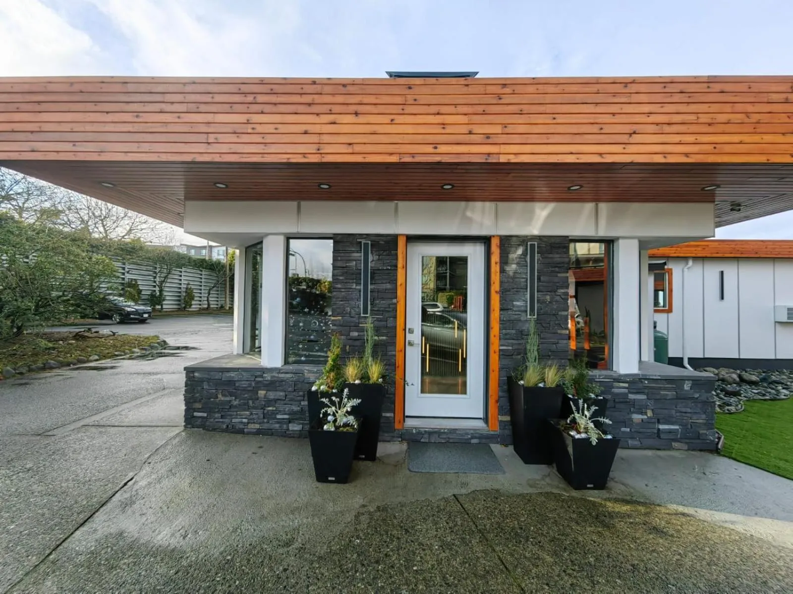 Sea Edge Beachside Hotel