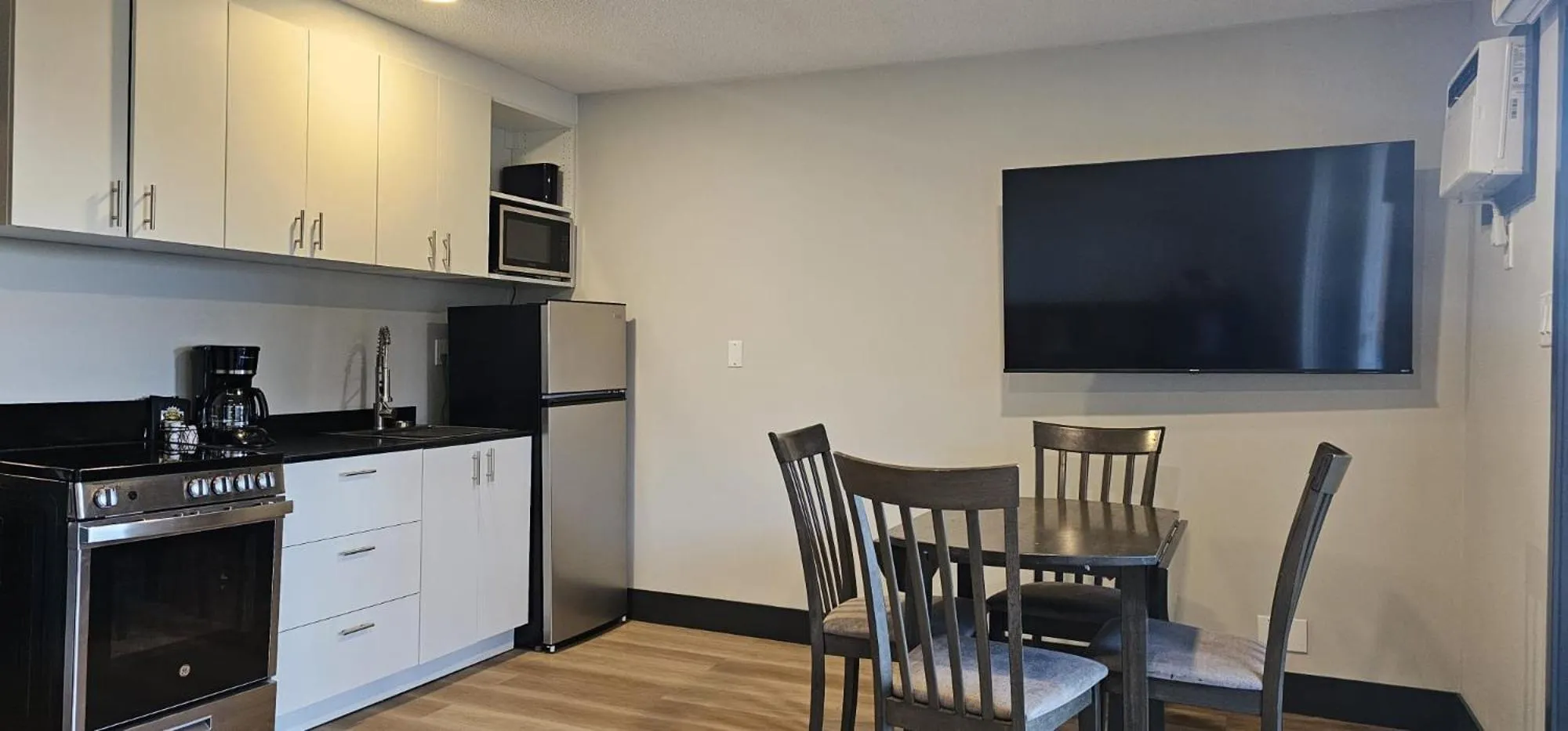 Sea Edge Beachside Hotel