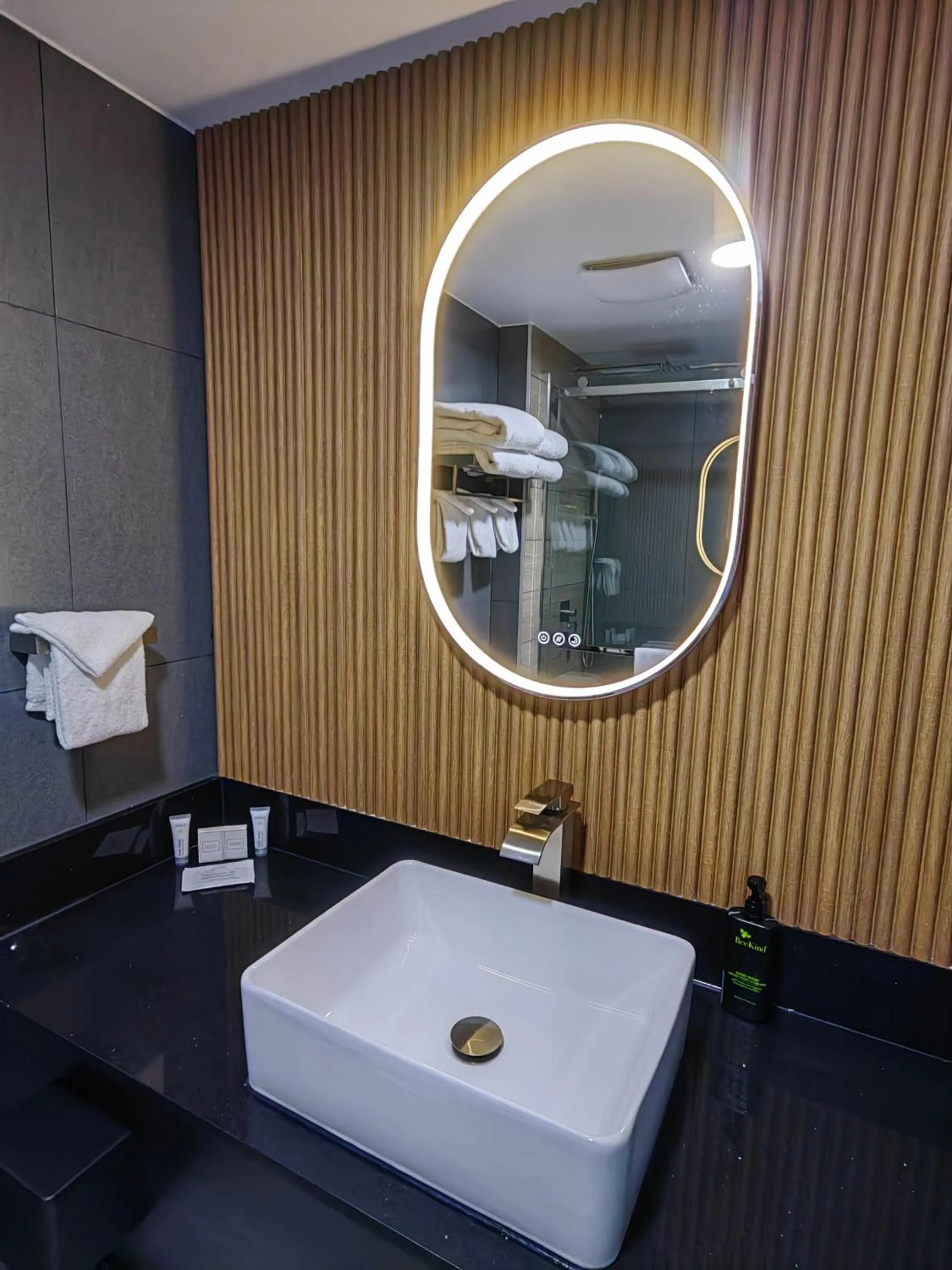 Sea Edge Beachside Hotel